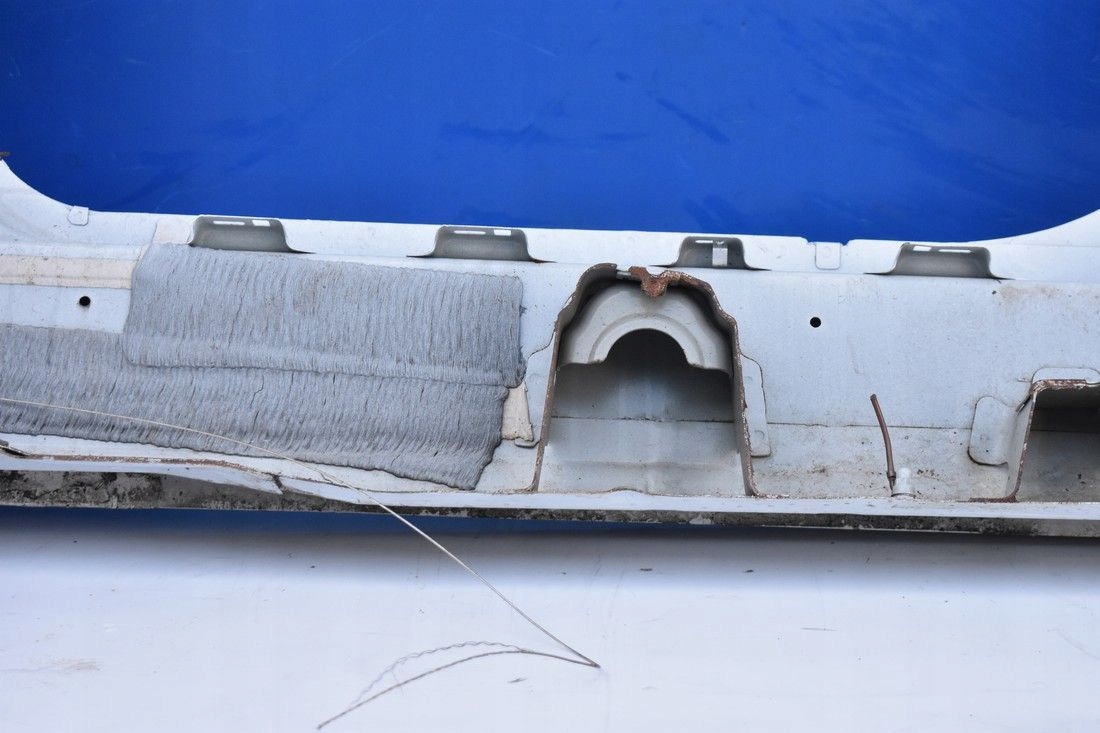 PRÓG PRAWY PRZÓD SŁUPEK AUDI A6 C7 LS9R 11-18 Typ samochodu Samochody osobowe