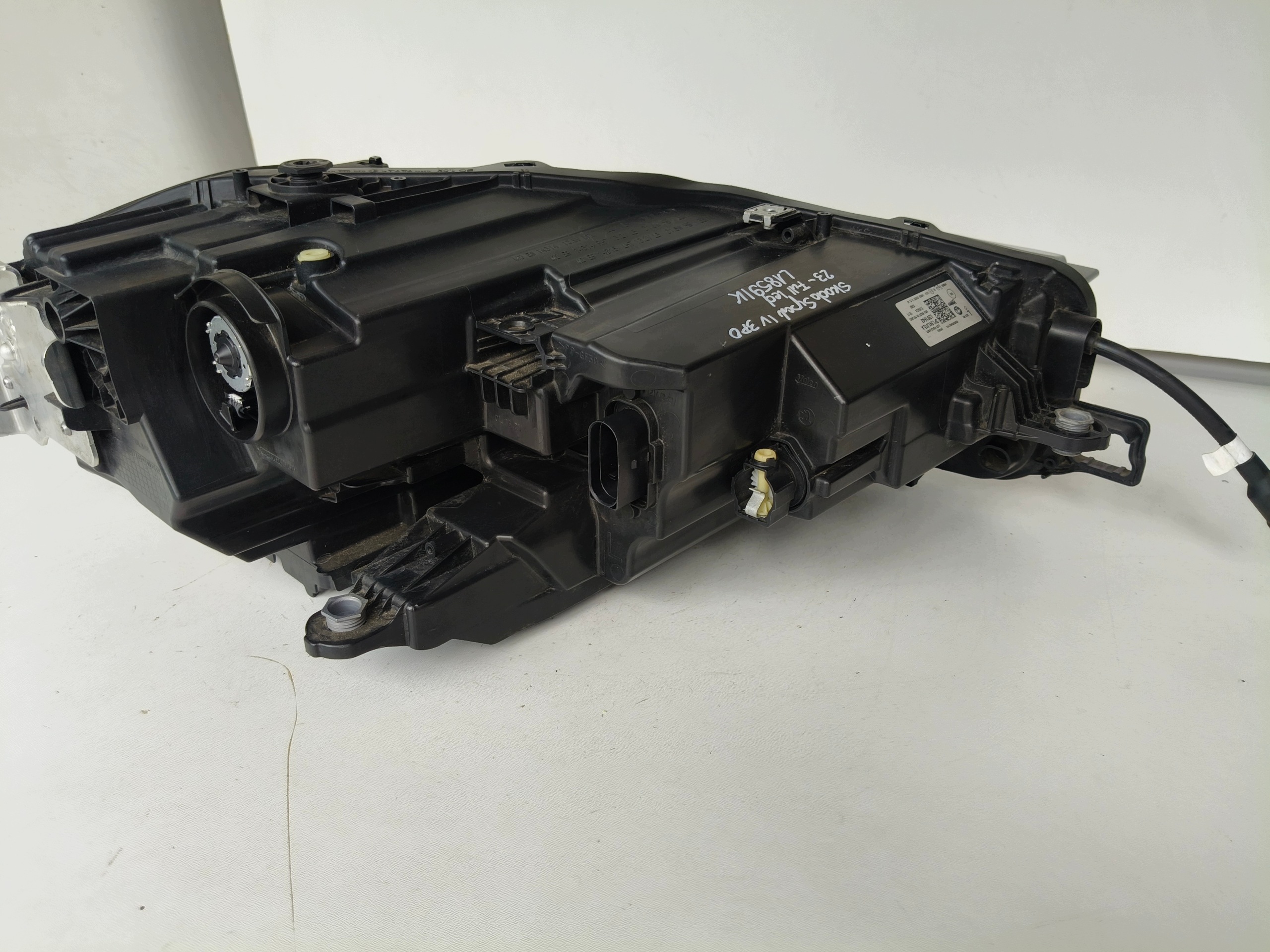 light left REFLEKTOR SKODA SUPERB IV 4 3P 3P0 23- FULL LED