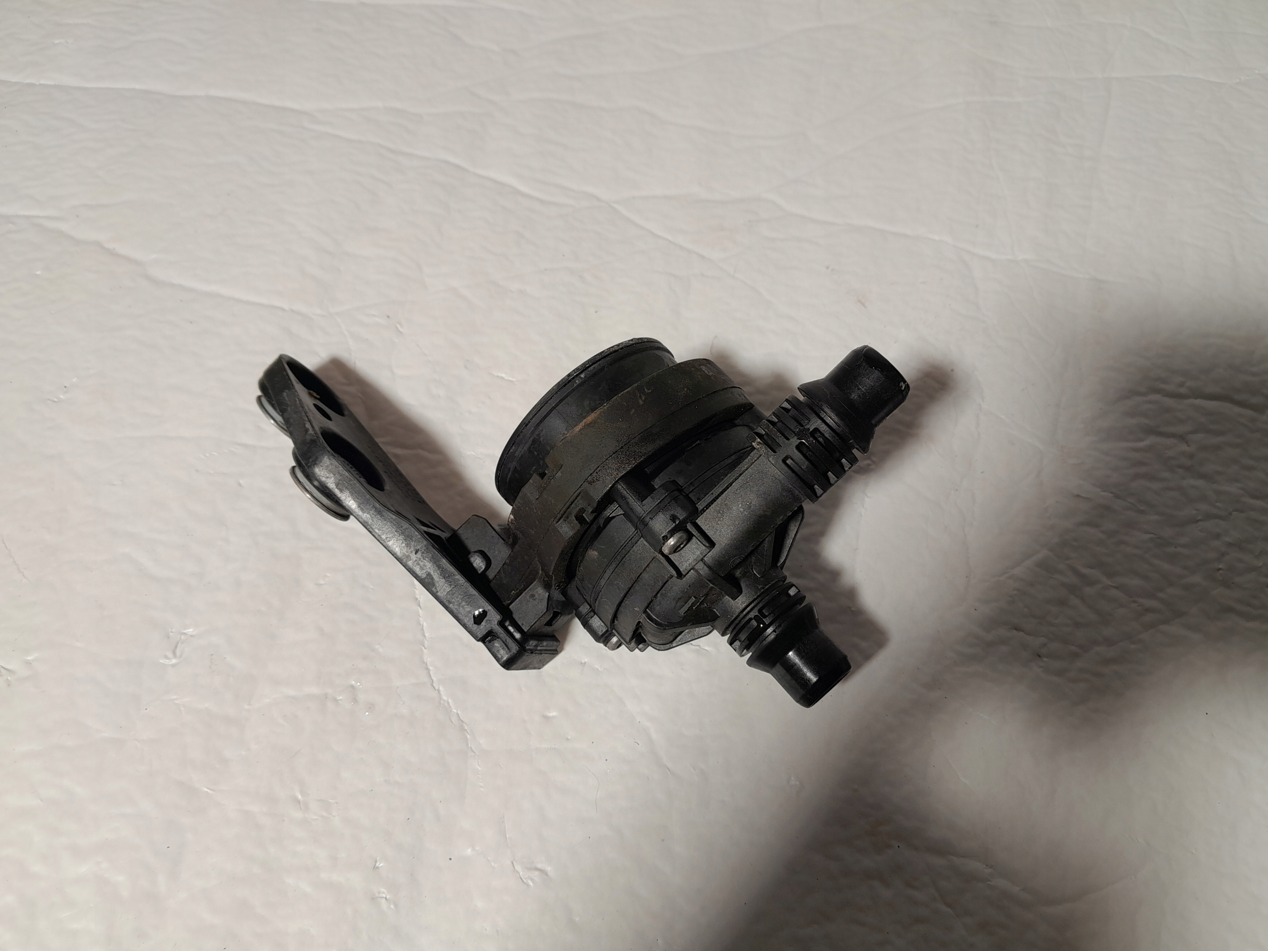 BMW 7' G11 LCI supplementary water pump 8474820