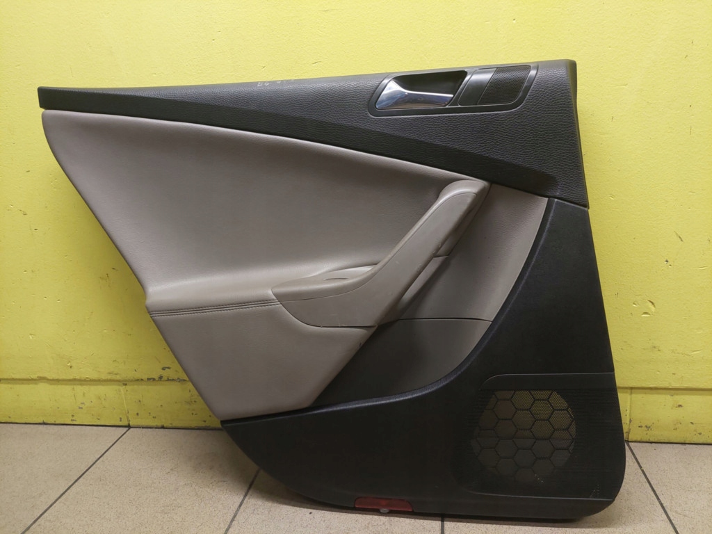 VW PASSAT B6 KOMBI upholstery door left rear part