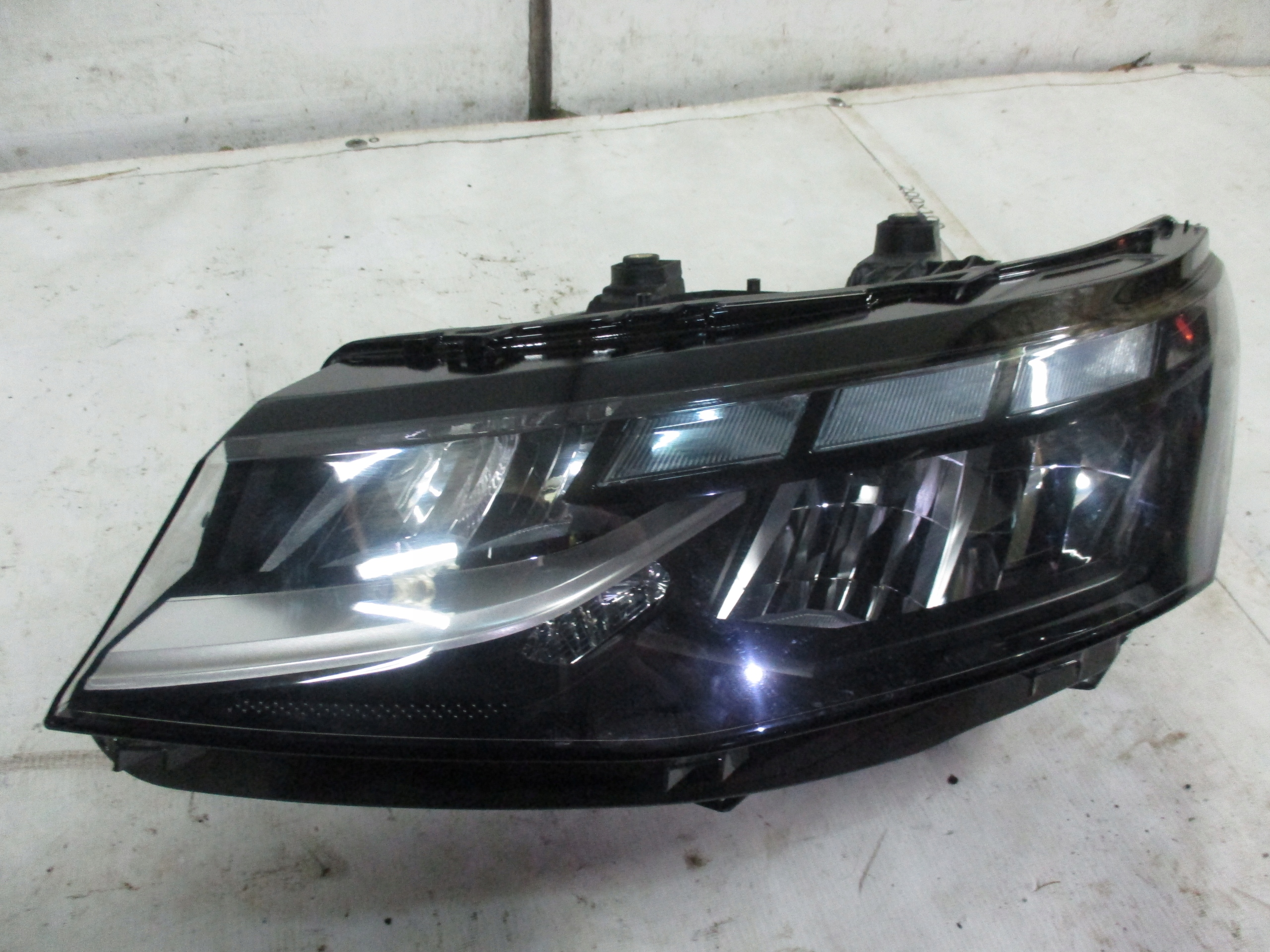 Reflektor light left front front VW T7 FULL LED 7T1941035AD