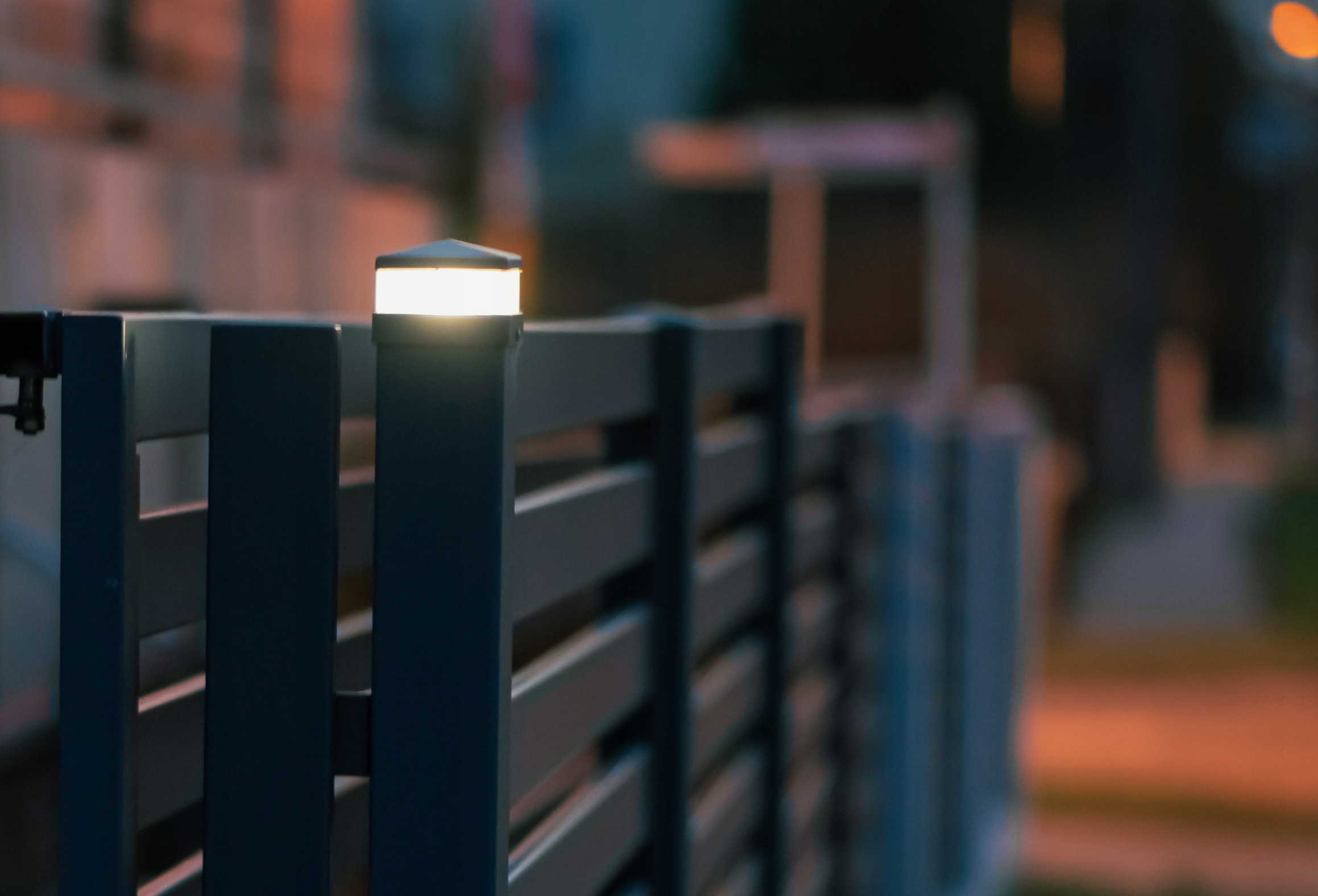 LAMPA LED NA SŁUP OGRODZENIA 80mm RAL 9005 + SAT Marka inna