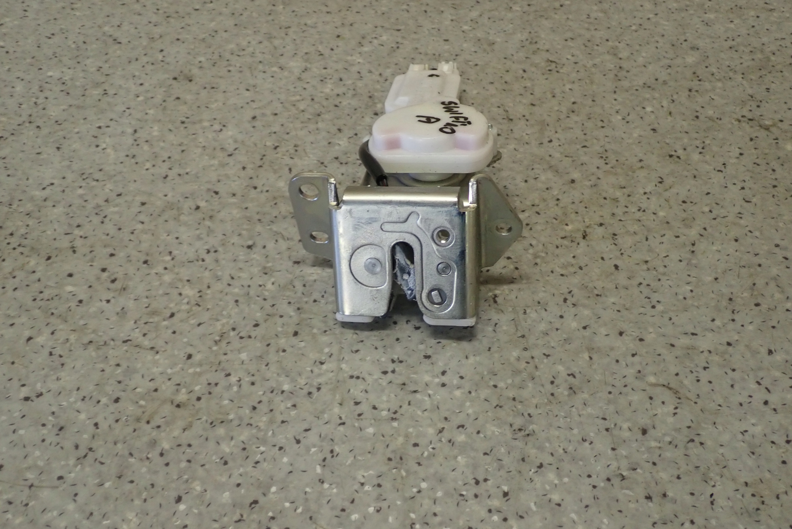 SUZUKI SWIFT MK7 10-16 ZAMEK KLAPY BAGAŻNIKA