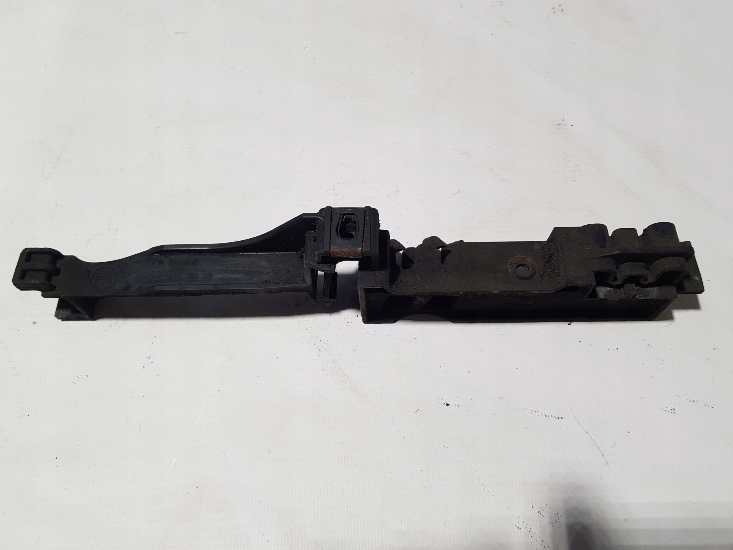 A1645040018 Support plaque Radiateur MERCEDES ML W164