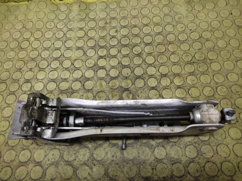 AUDI A4 B5 lehúzó emelő 8E0011031C