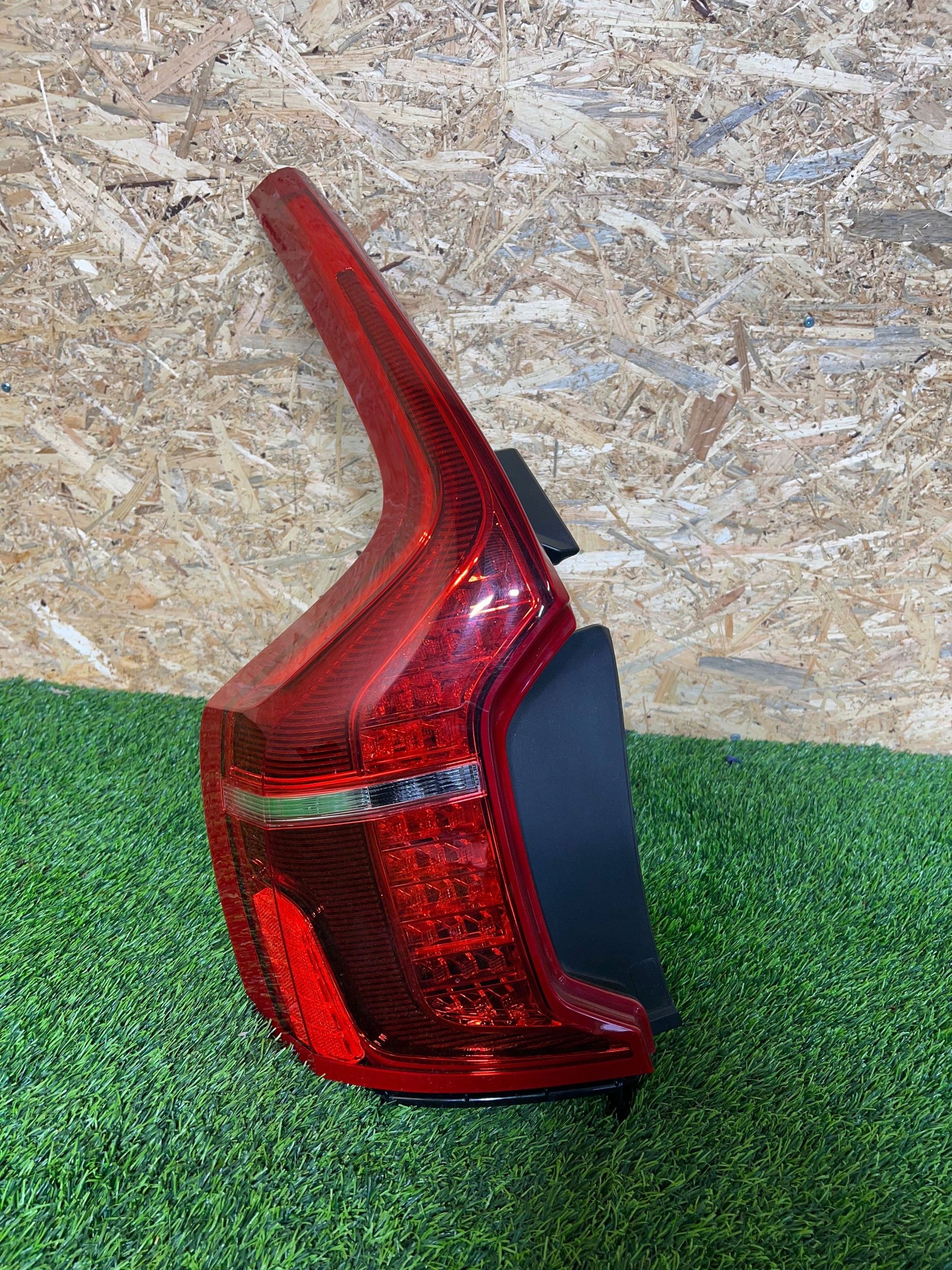 VOLVO XC90 II LAMPA REFLEKTOR LEWY TYŁ TYLNA