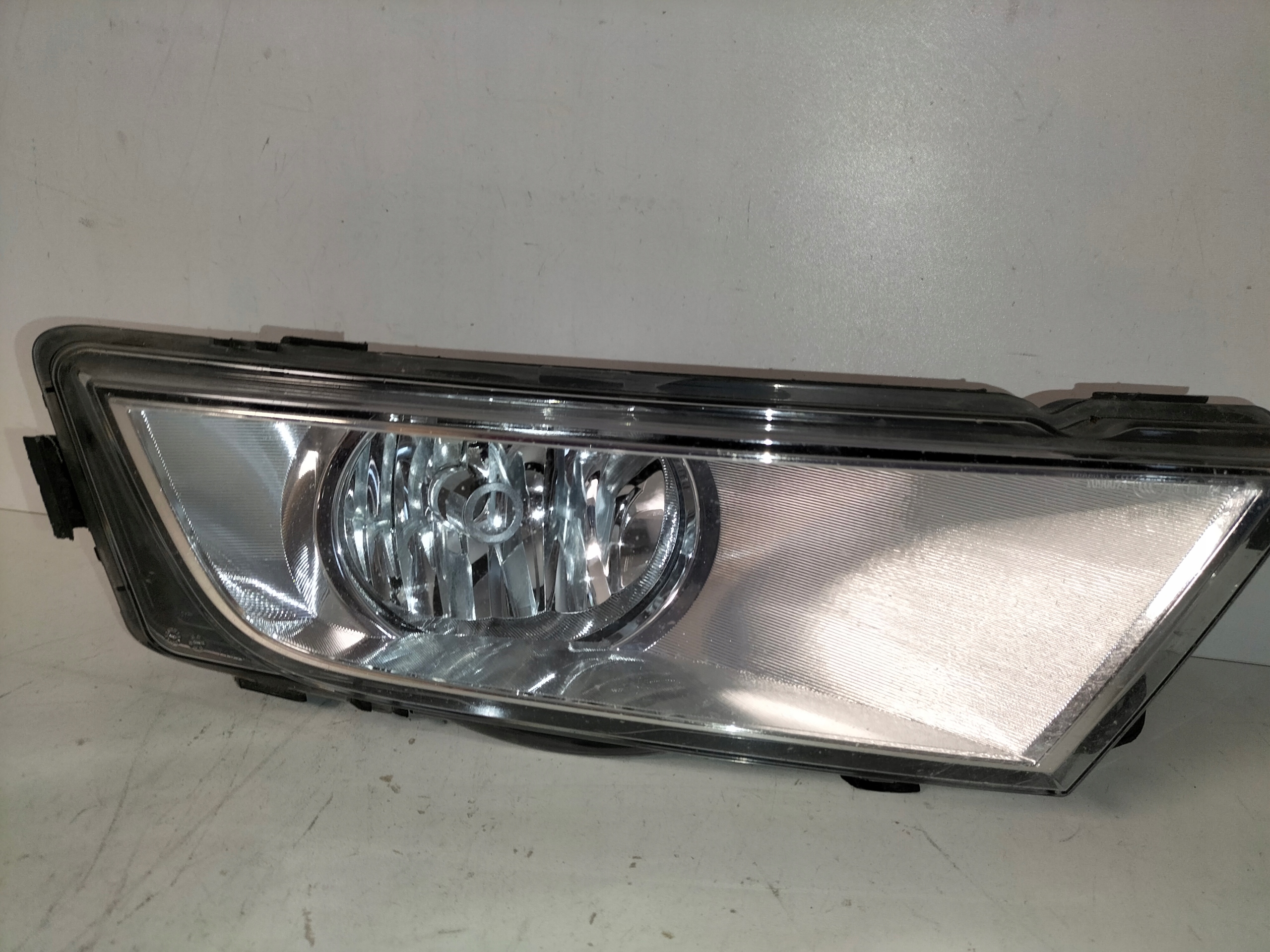 fog light light right SKODA OCTAVIA III 13-17