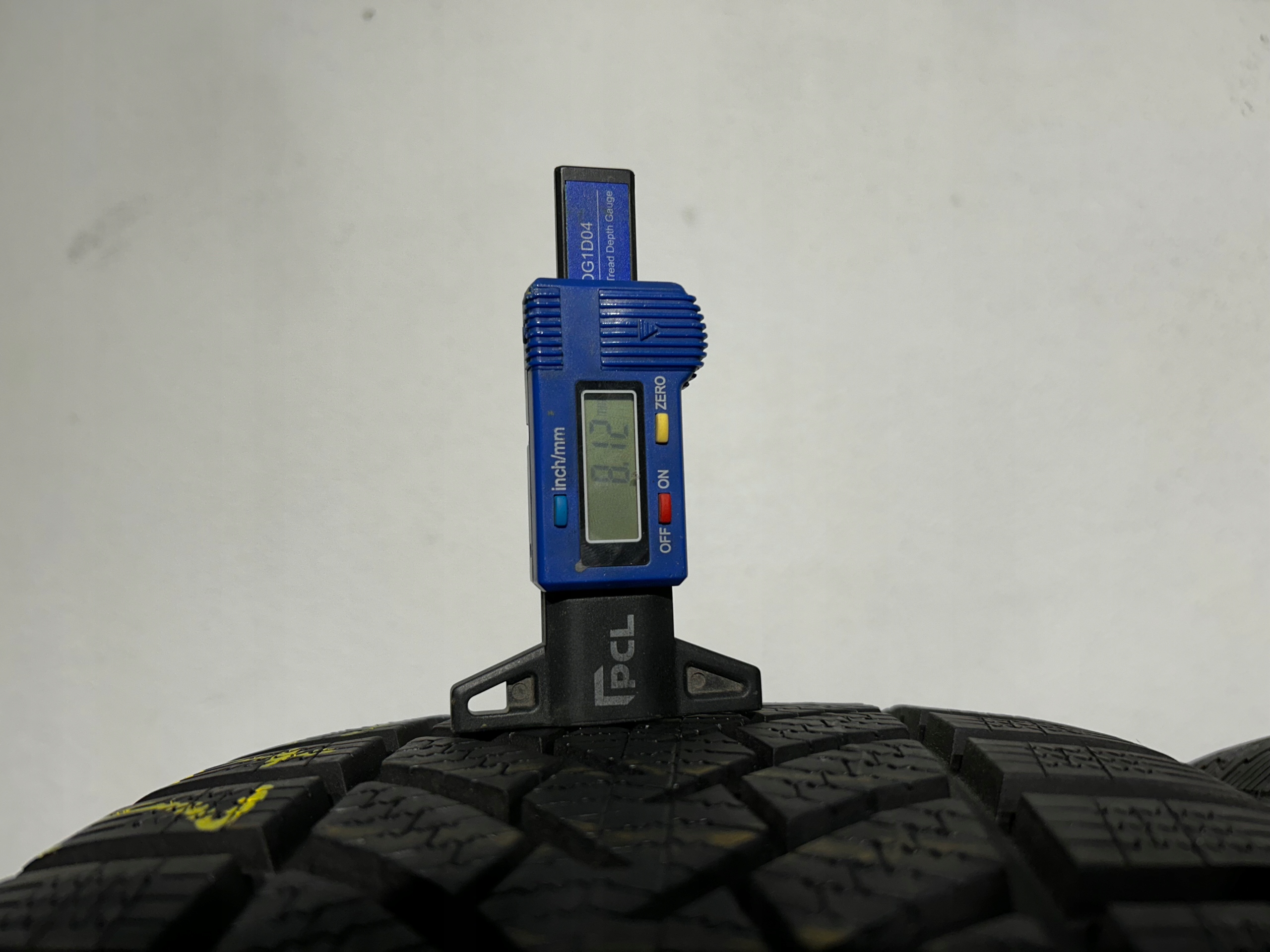 225/40R18 92V XL Semperit Speed-Grip 3 8,1mm opony zimowe para 225/40/18 Model inny