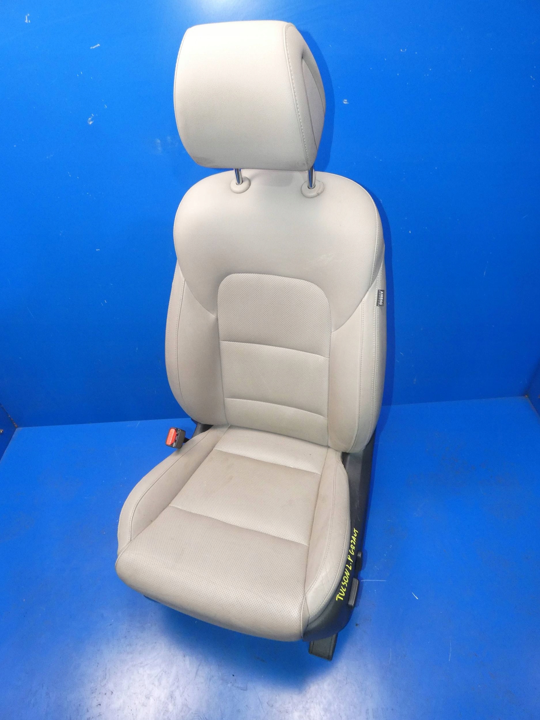 HYUNDAI TUCSON III seat driver´s left PODGRZEWANY leather