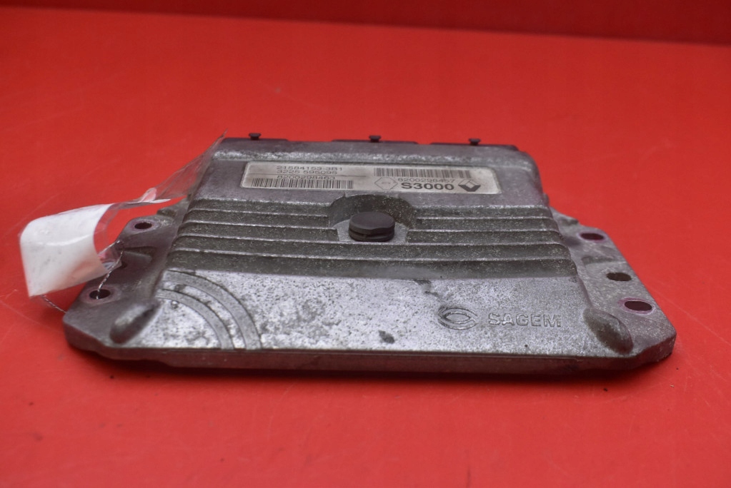 control unit computer of the engine 8200298463 RENAULT MEGANE SCENIC II 1.6 16V