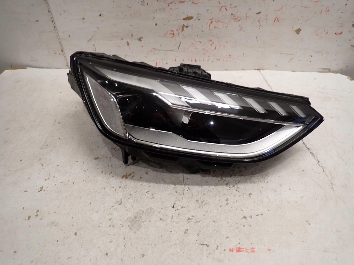 light front front right AUDI A4 B9 LIFT 2019- FULL LED 8W0941034D