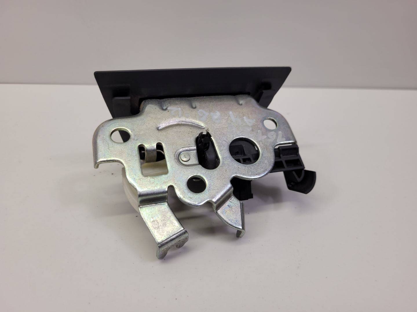 lock bonnet boot Audi A4 B8 facelift 2015