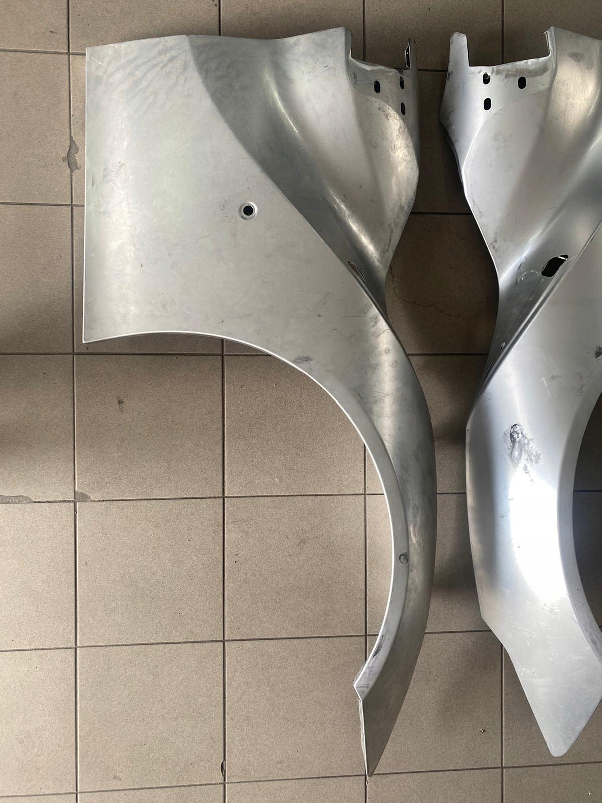 FERRARI F12 BERLINETTA BŁOTNIK PRZÓD PRAWY R NOWY Numer katalogowy części 991