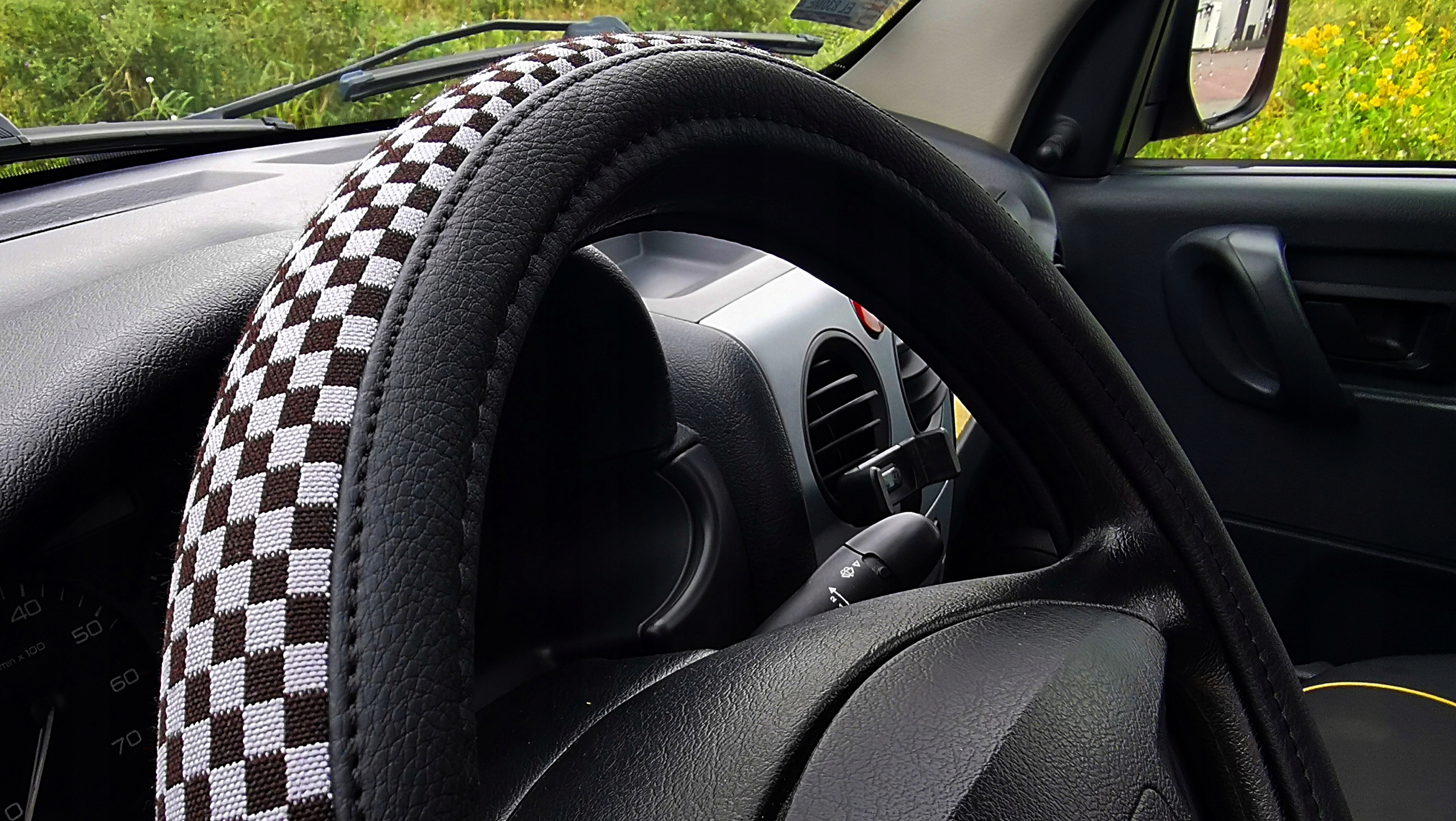 NISSAN MICRA QASHQAI NOTE JUKE TIDA XTRAIL na kierownice skóra SZACHOWNICA Producent inny