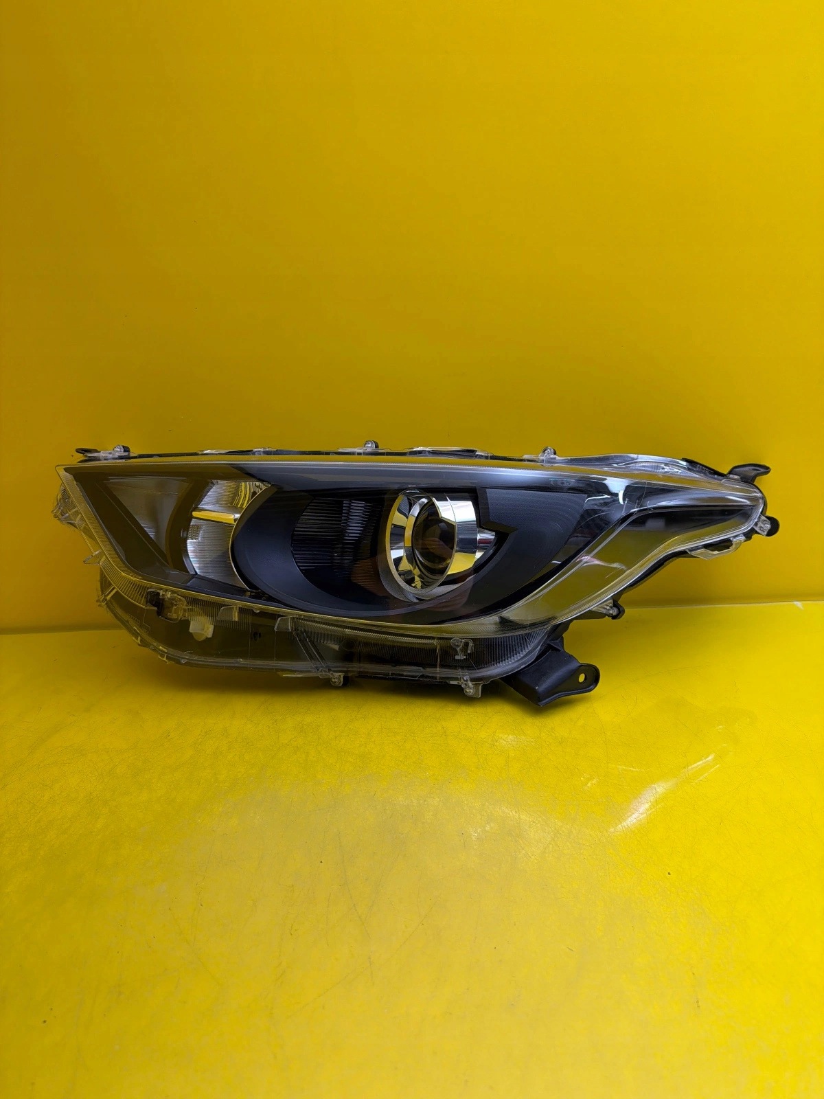 light left Toyota Yaris IV 4 normal H7 2019-2023 K0-6