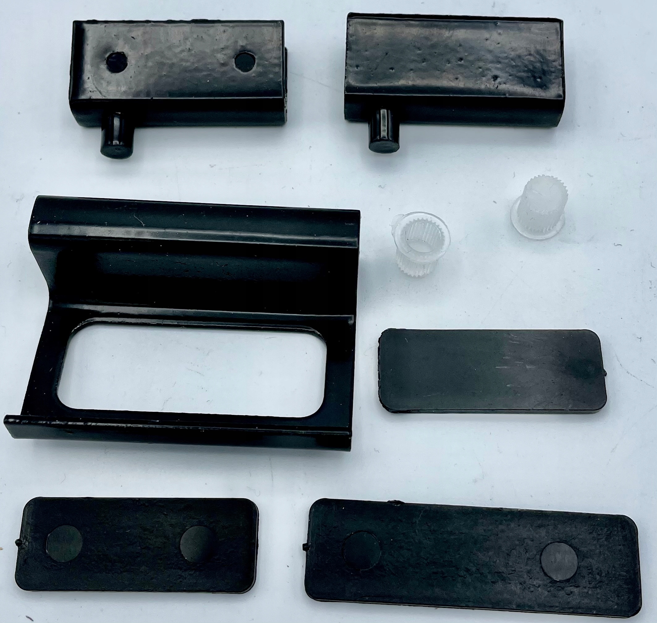 

Zawiasy I Uchwyt Do Witryn Szklanych Czarny