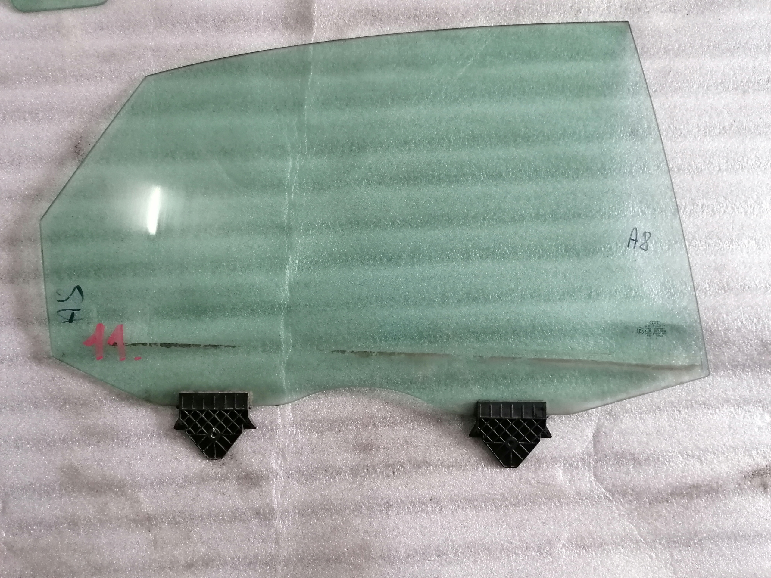 11 SZYBA BOCZNA AUDI A8