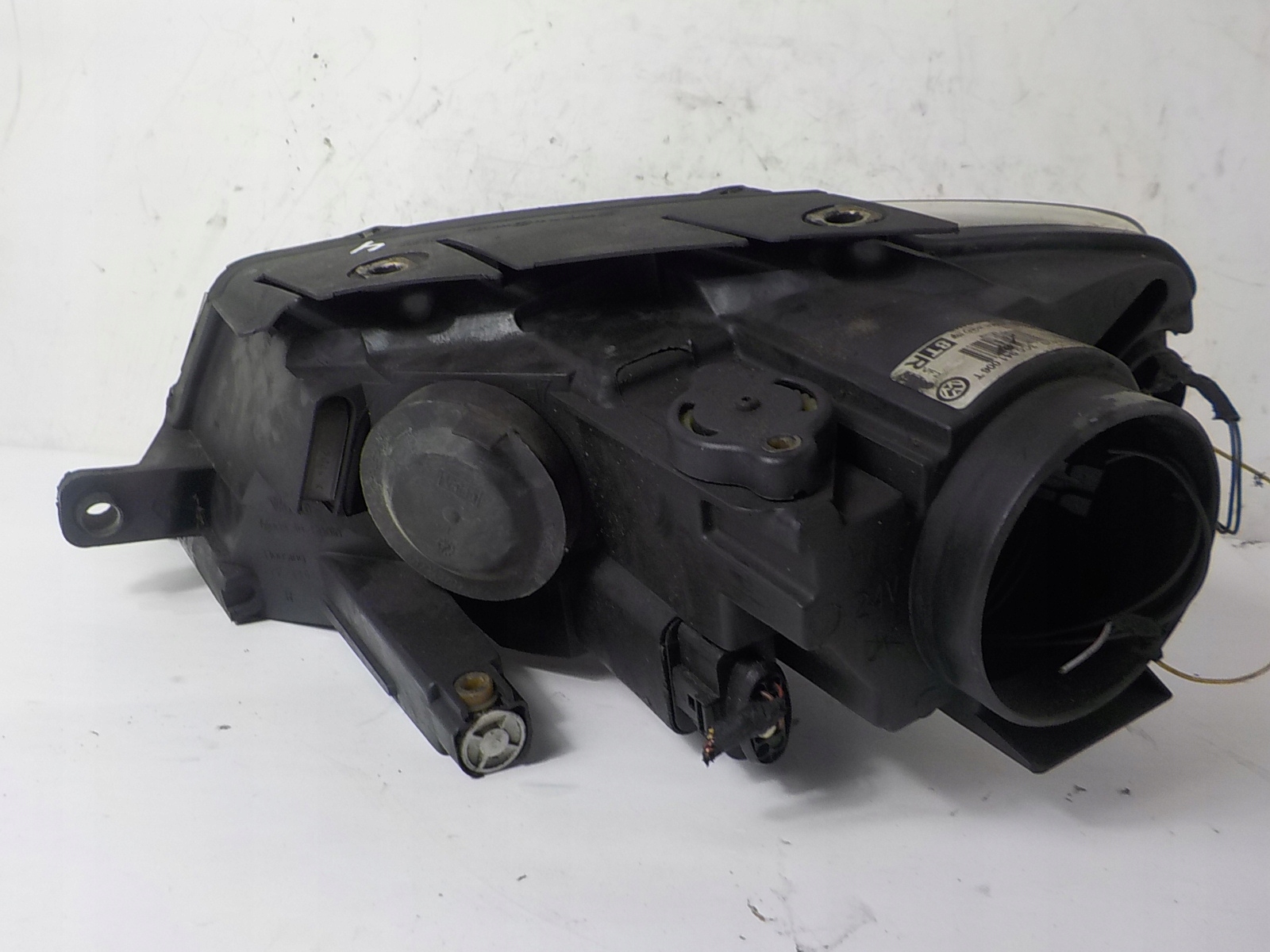 VOLKSWAGEN PASSAT B6 light right front front UK