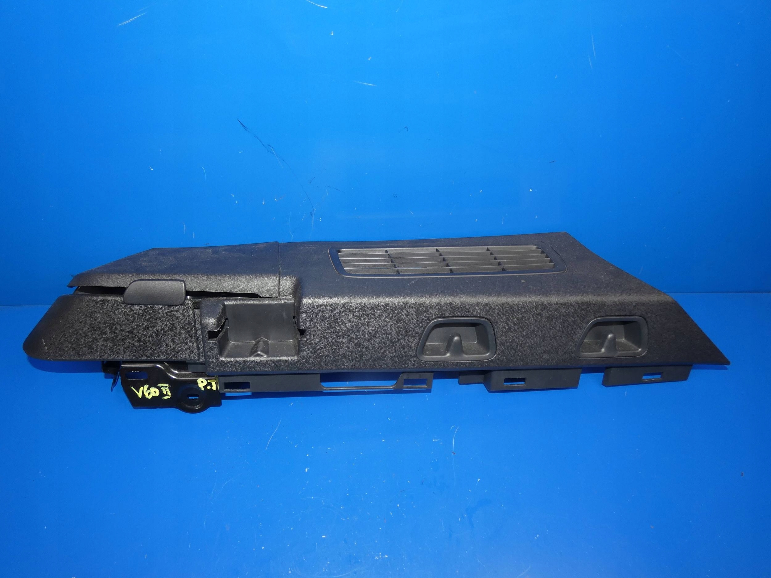 VOLVO V60 II 18- cover boot upholstery right rear part