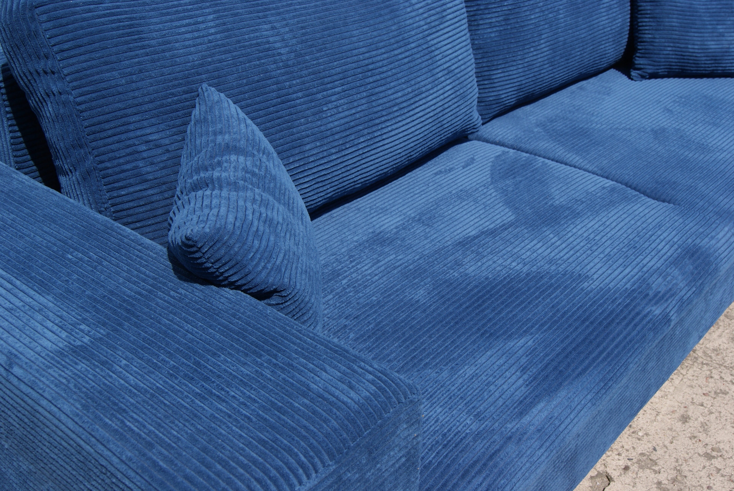 DUŻA KANAPA + FOTEL USZAK + PUFA modny SZTRUKS Powierzchnia spania - szerokość (cm) 141-150 cm