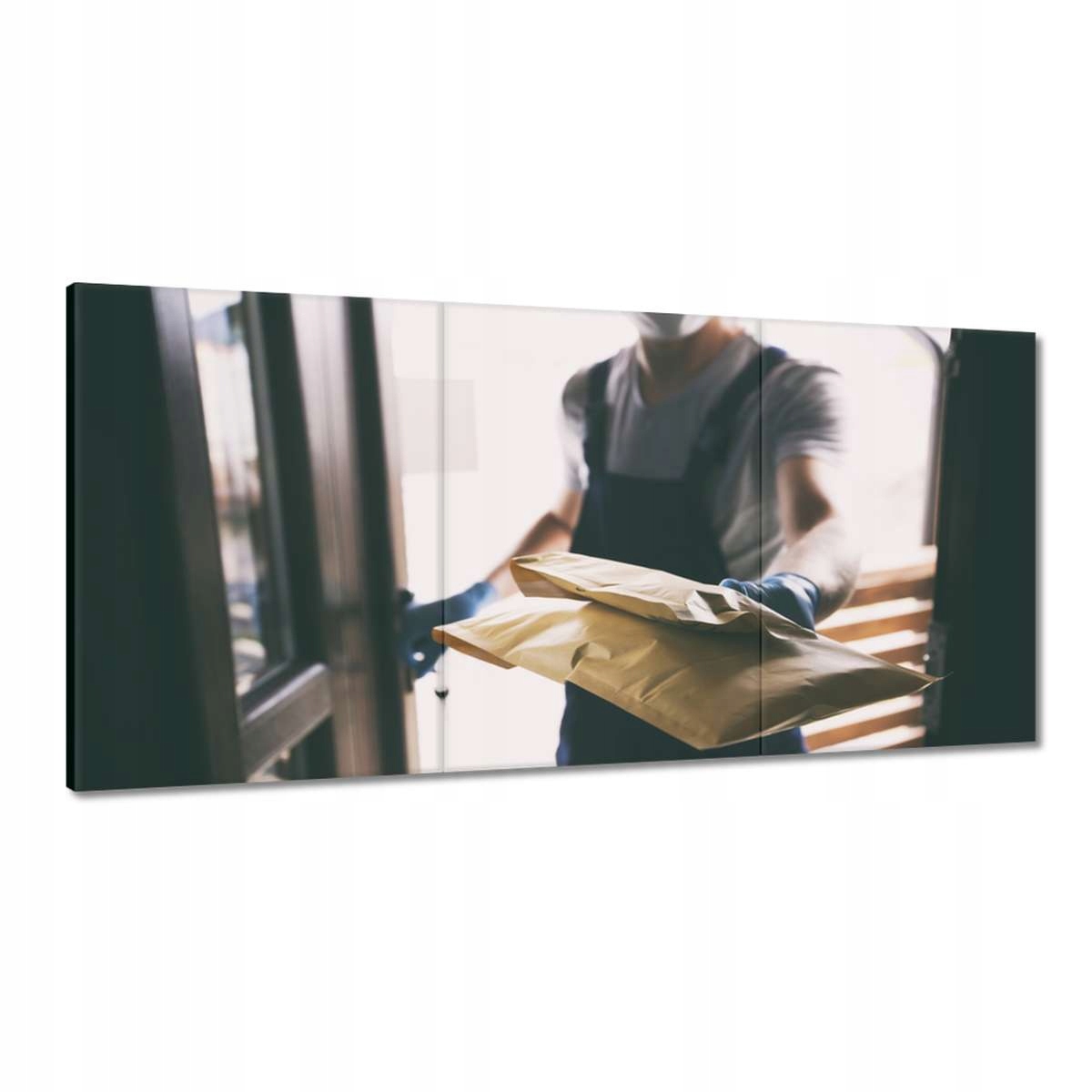 Obrazy 180x90 Odovzdávanie balíka zákazníkovi