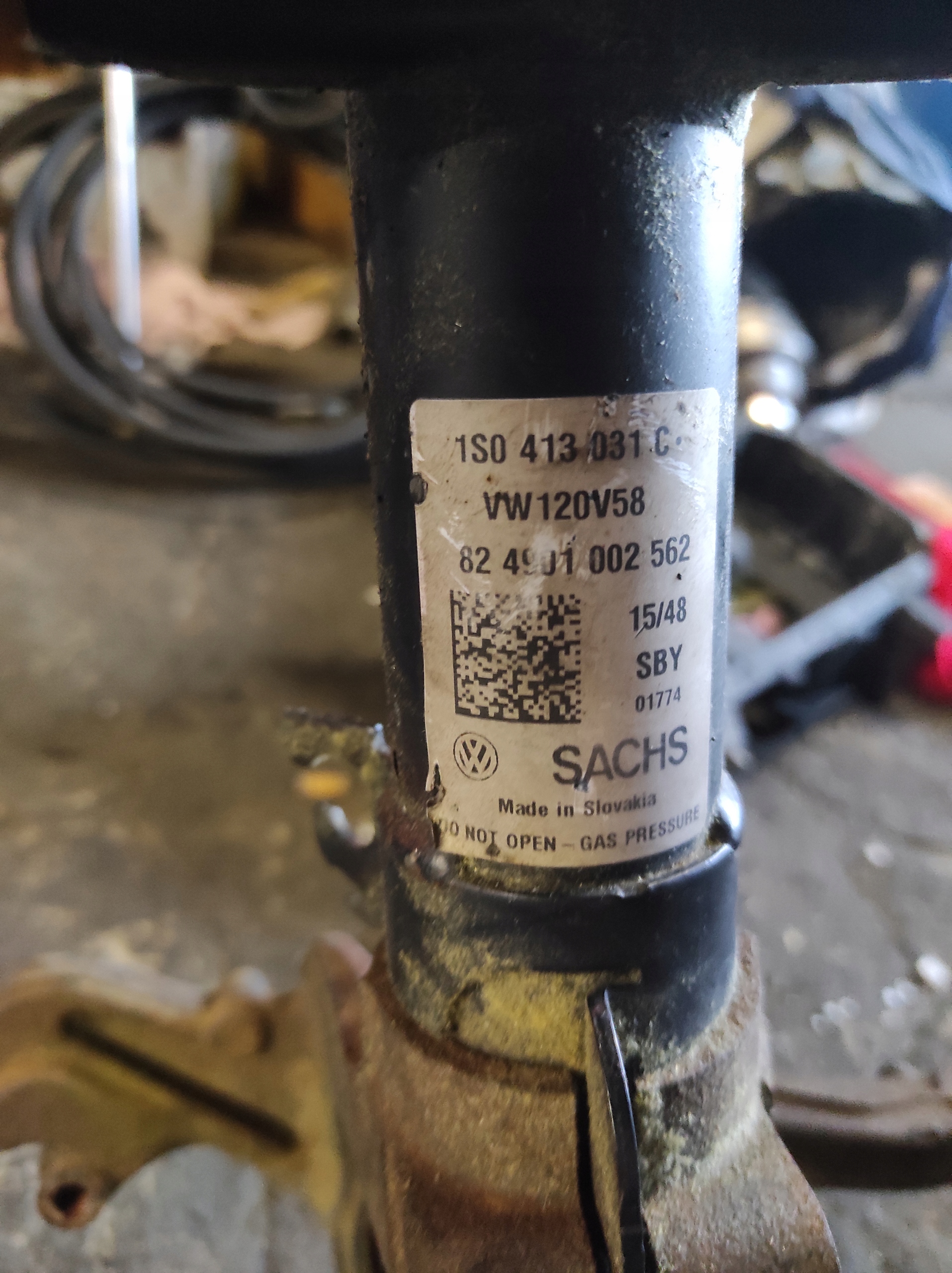 VW Sharan II front shock absorber (left / right) z DCC