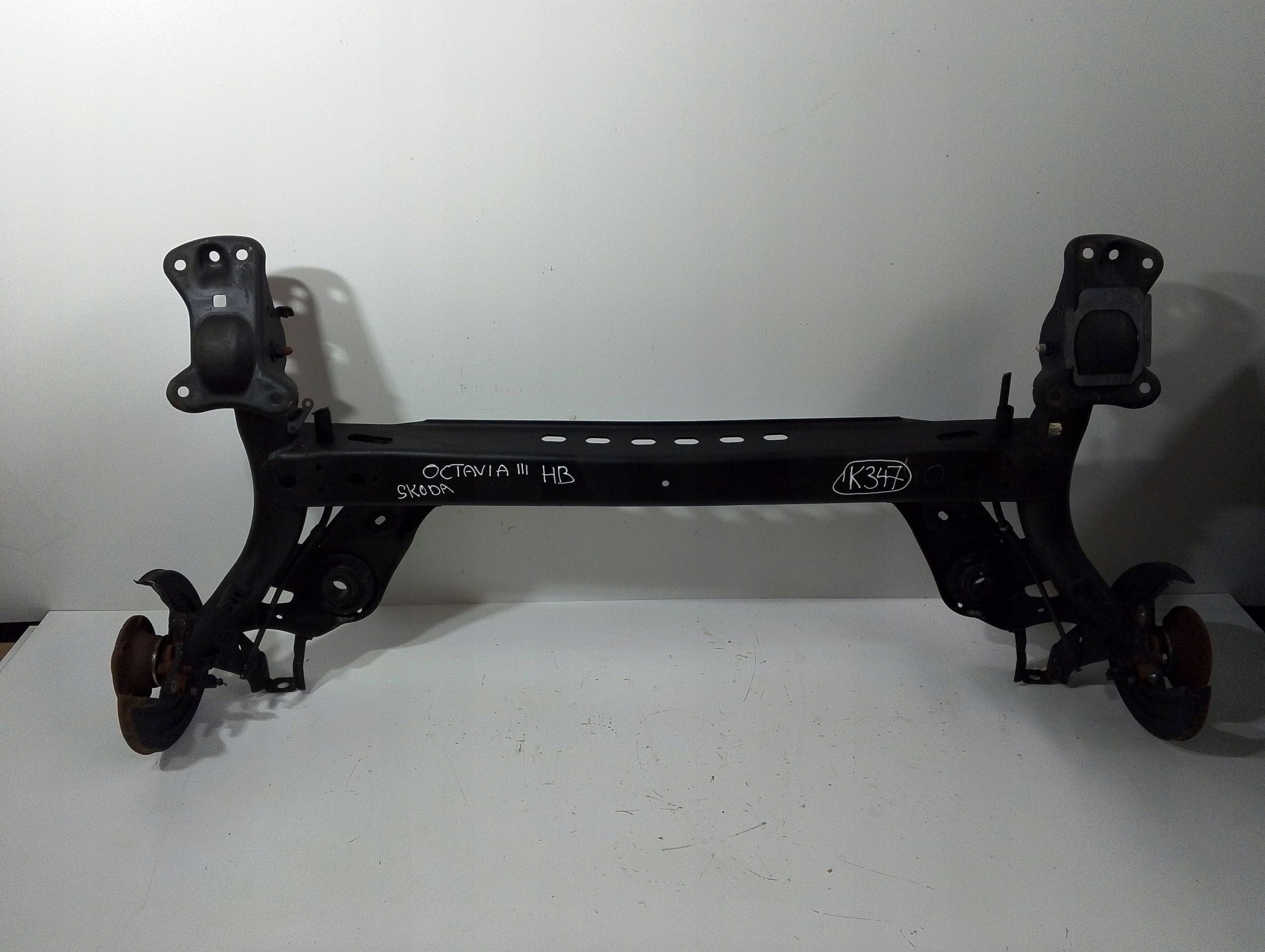 Skoda Octavia Mk3 (5E) sider rear (K347)