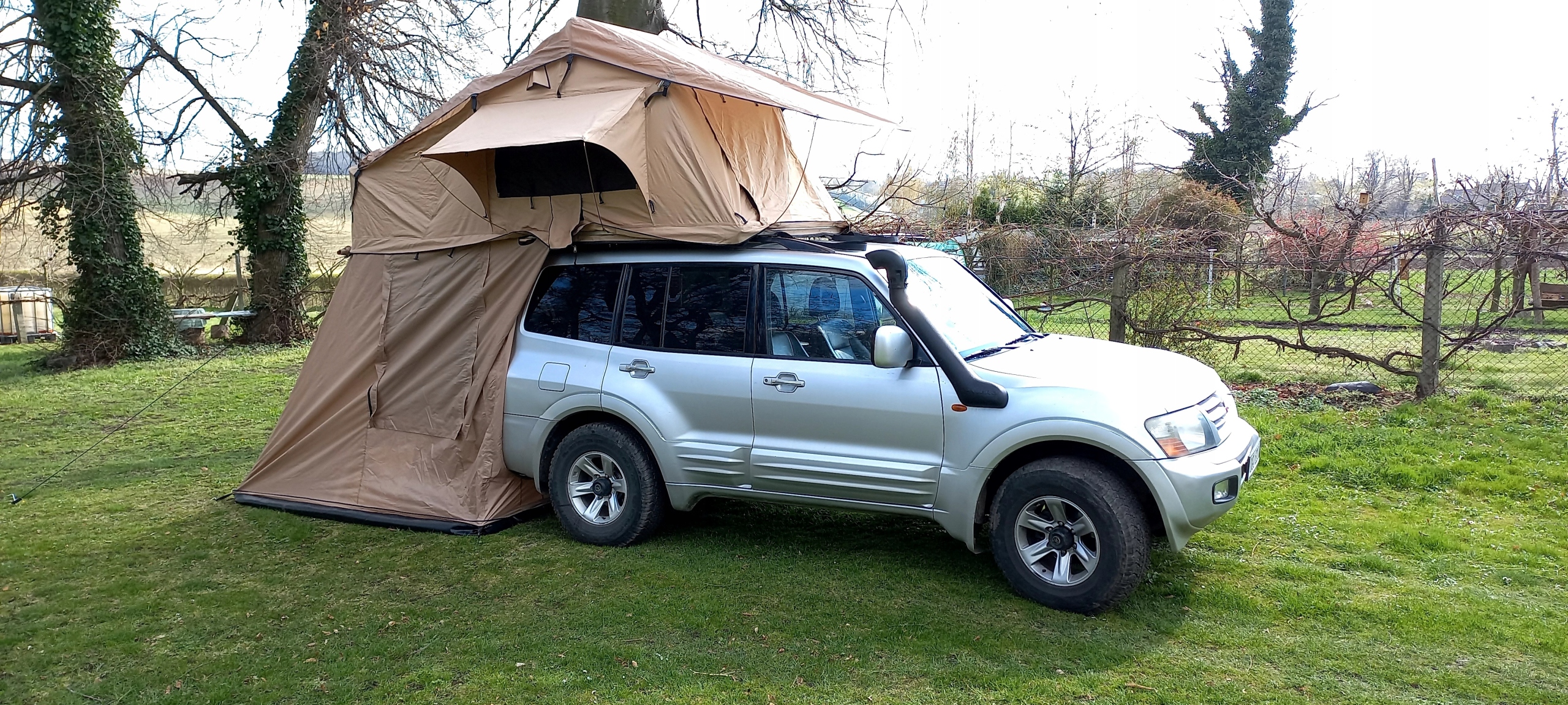 

Namiot Dachowy 4x4 z przedsionkiem Samochodowy
