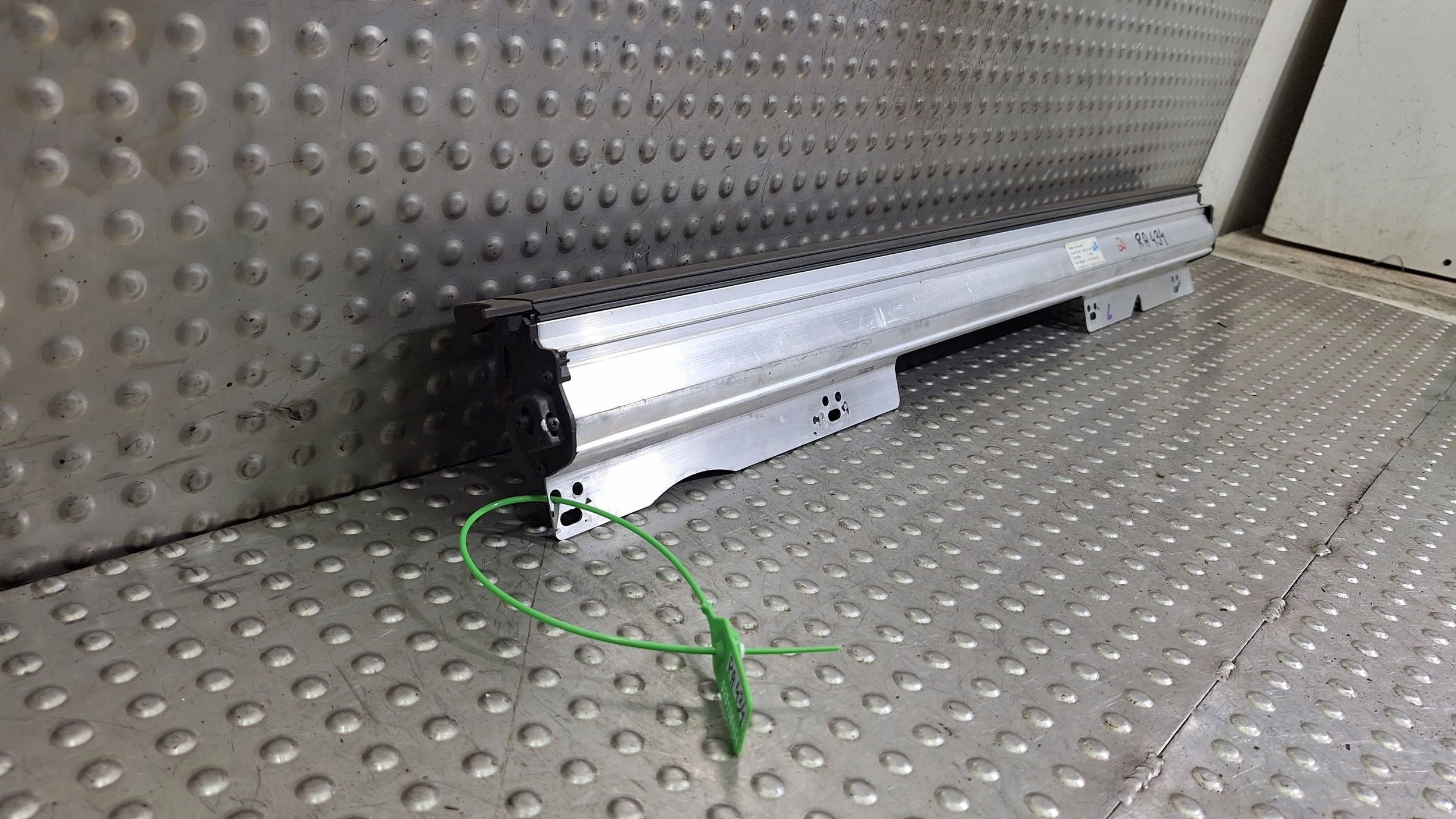 blinds windows left rear 4H4861333Q AUDI A8 D4