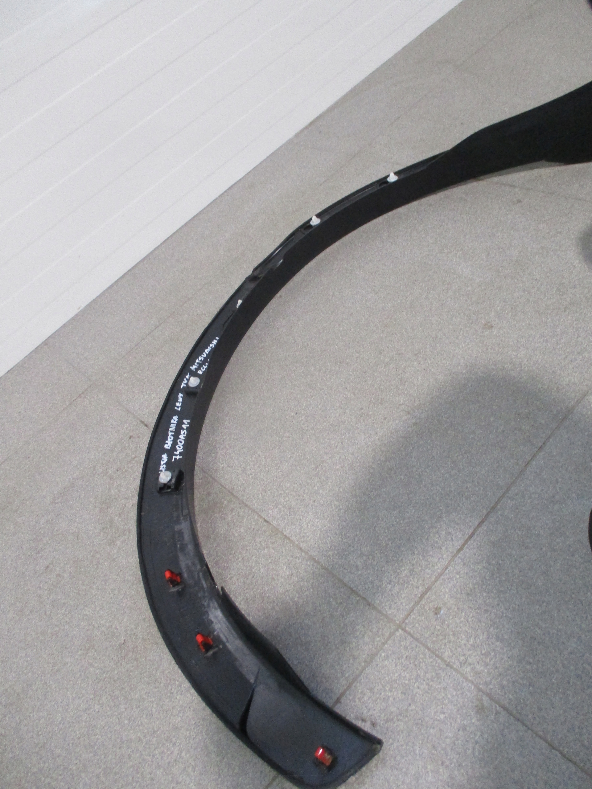 modanatura parafango sinistra posteriore posteriore Mitsubishi Eclipse Cross 18r- 7400A511