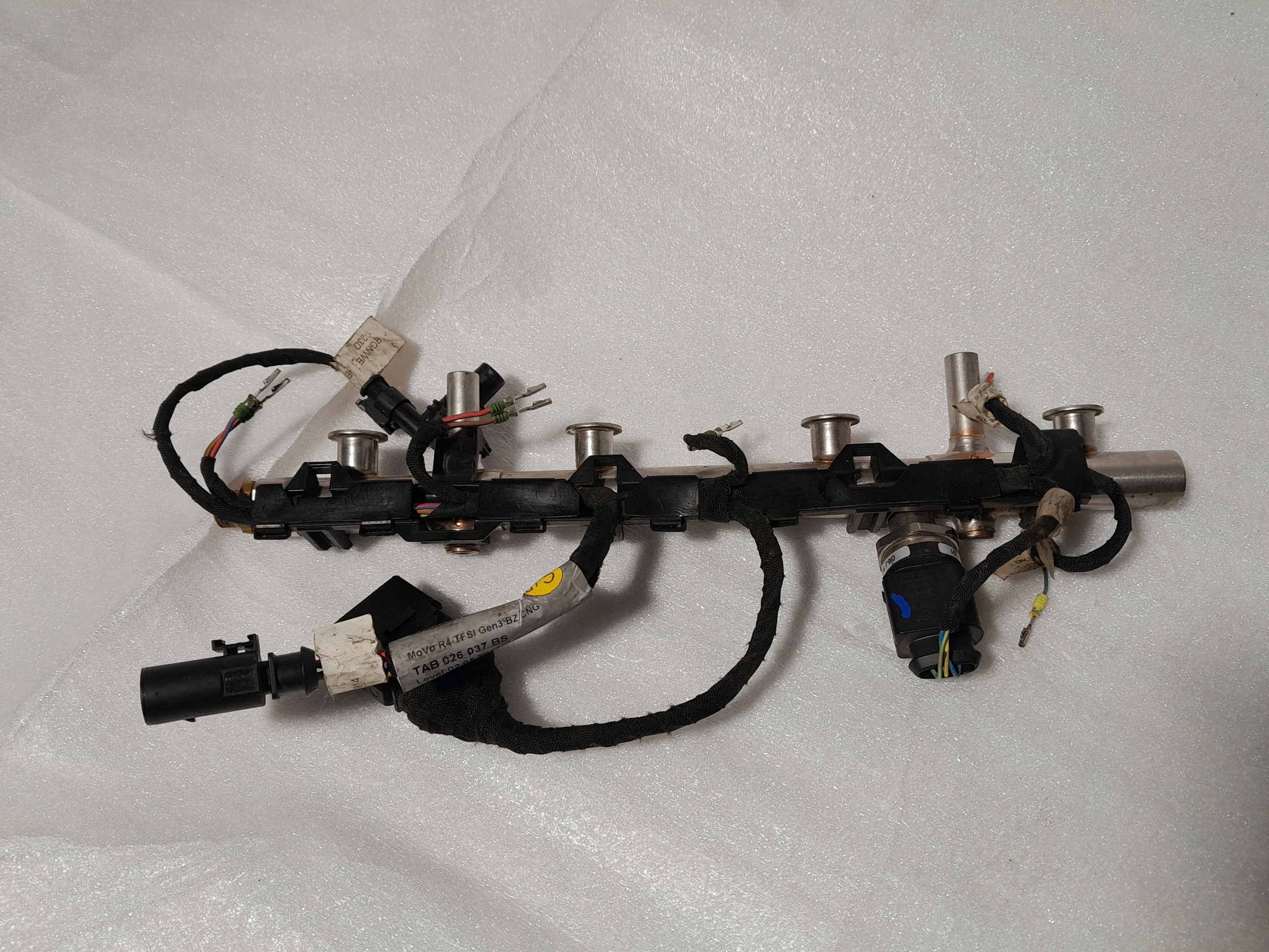 AUDI A4 B9 2.0TFSI bundle WTRYSKIWACZY injection ramp 06L971627Q