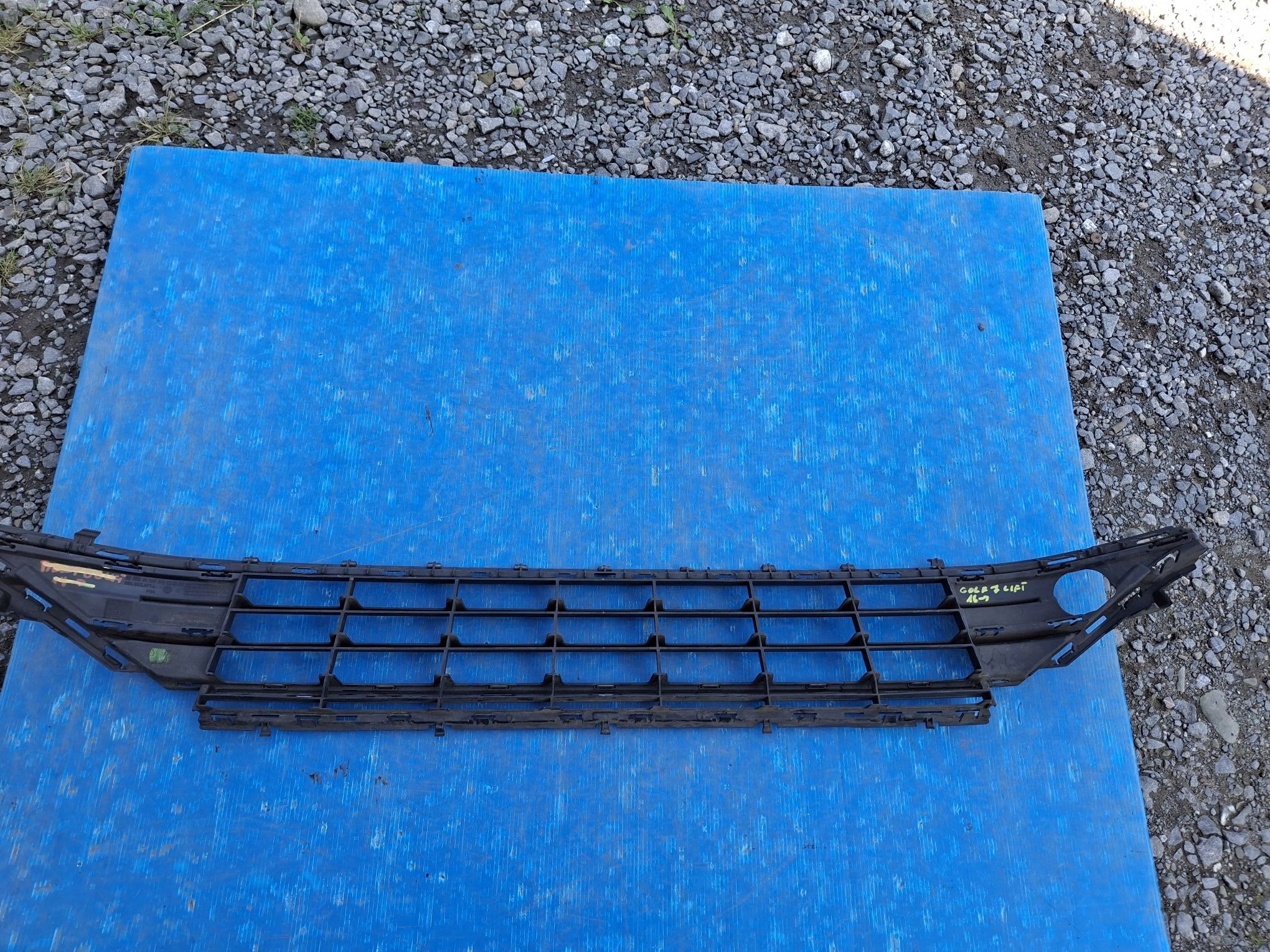 Lüftungsgitter der Stoßstange vorne mitte VW GOLF VII LIFT 2016R->