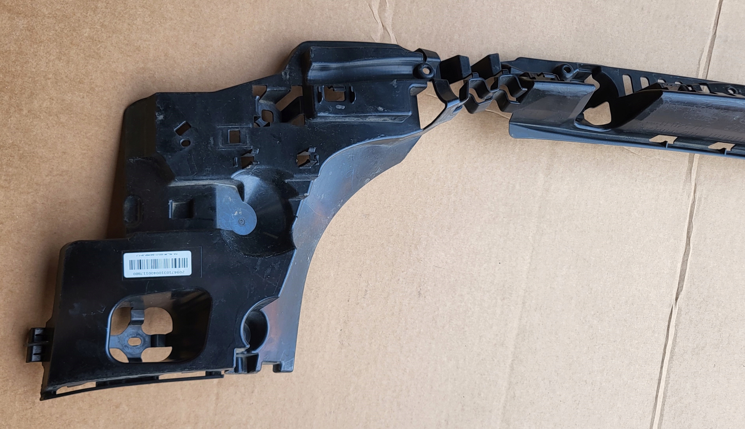 bumper bracket central rear part PROWADNICA rear console BMW 6 G32 OE 9464250