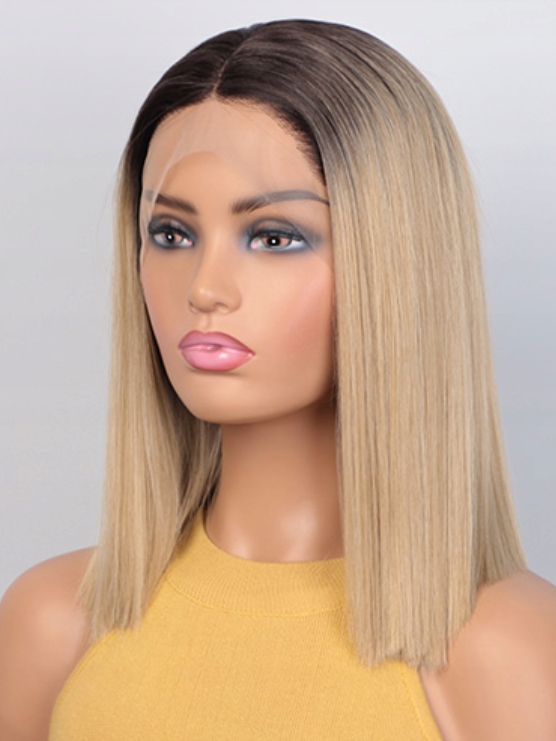 Krátká blond paruka Thea s tmavými kořínky a se síťkou (lace front)