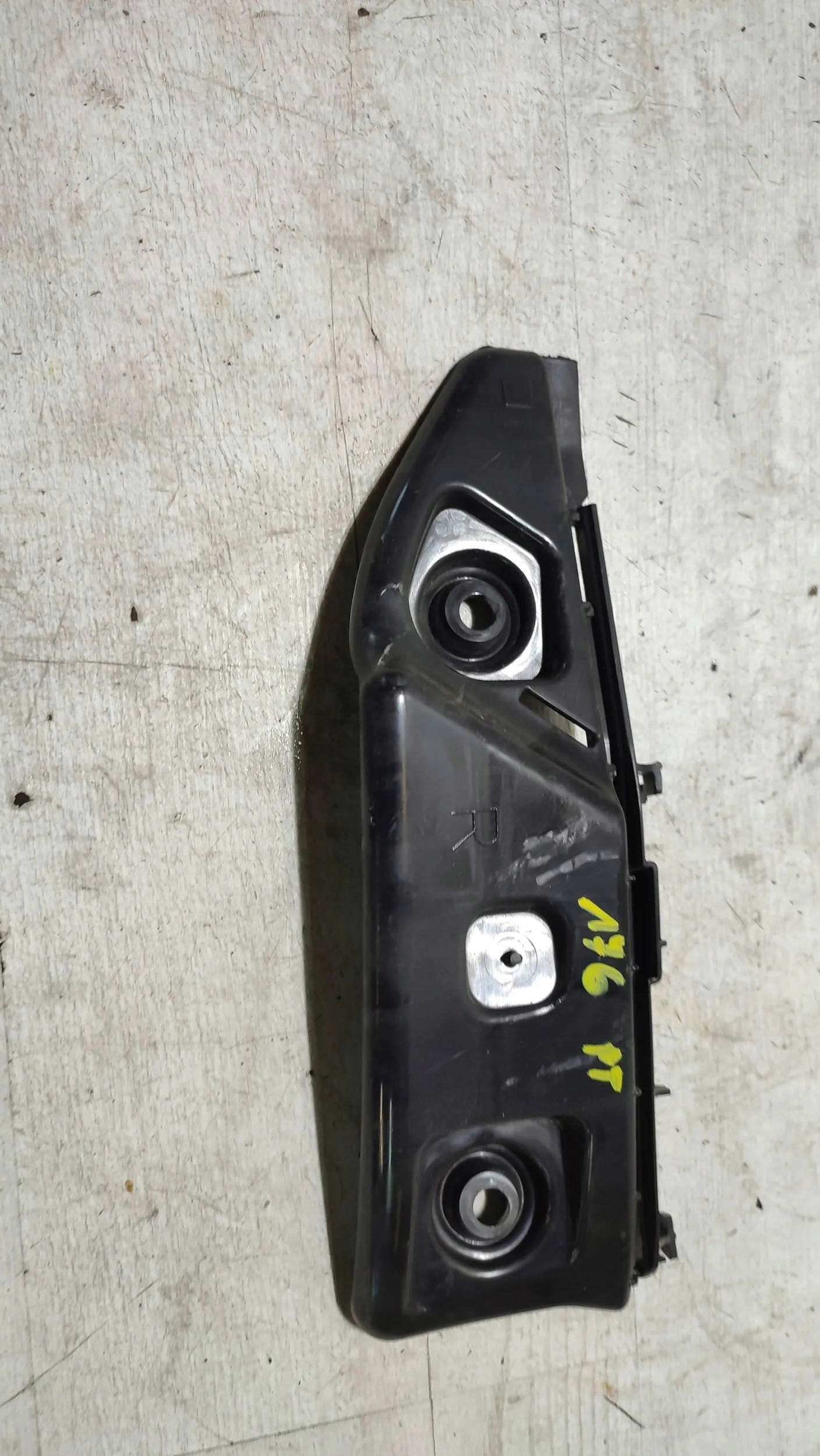 Mercedes-Benz A W176 2017 rear part side right bumper bracket