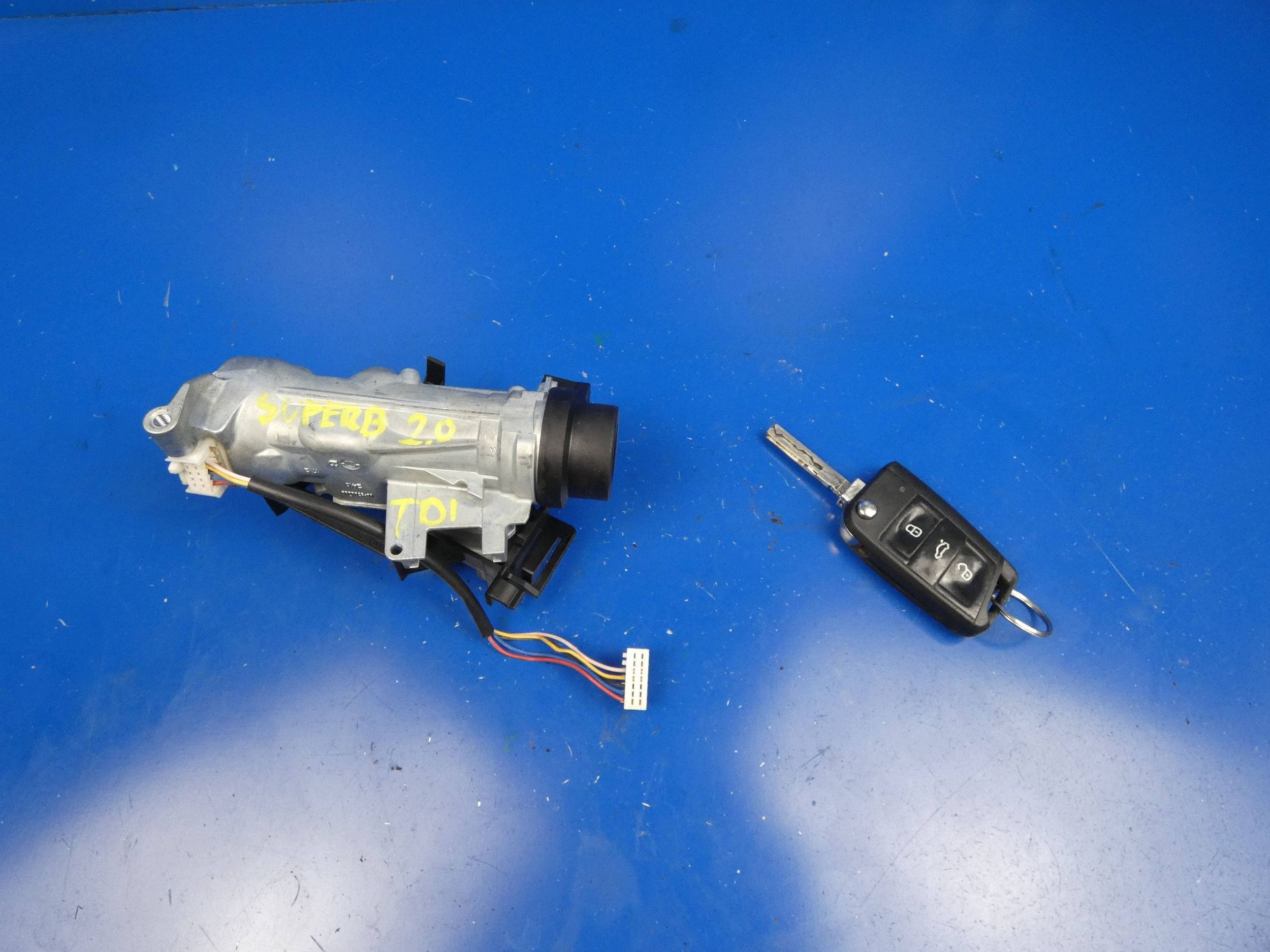 SKODA SUPERB III 3V ignition + key