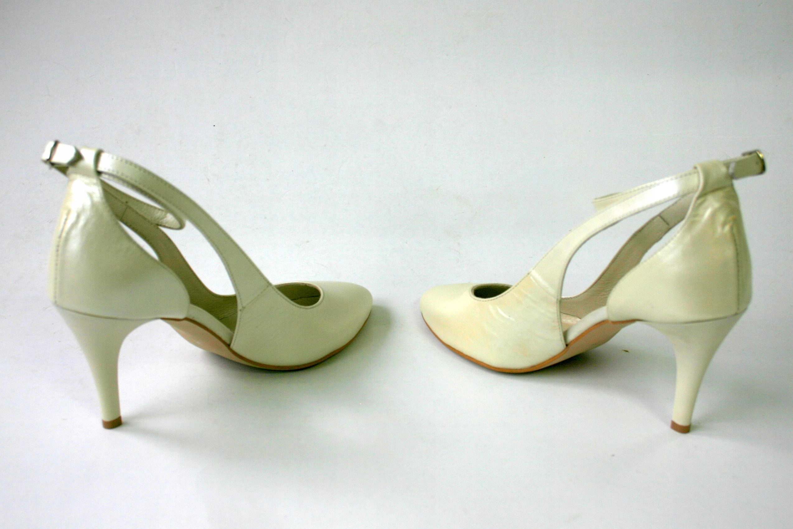 Taneční kožené lodičky se zapínáním na kotník a výřezem Livia outlet 39