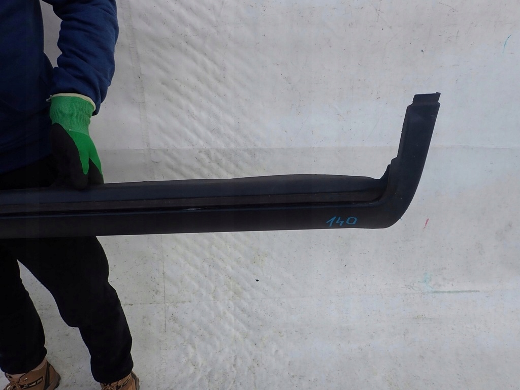 VOLVO XC70 and 00-07 threshold left moulding threshold left
