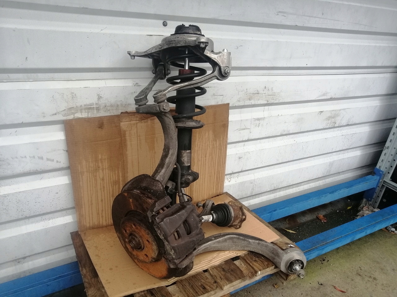 8K0413031AF - AUDI A4 B8 A5 MCPERSON кросовер передній правий