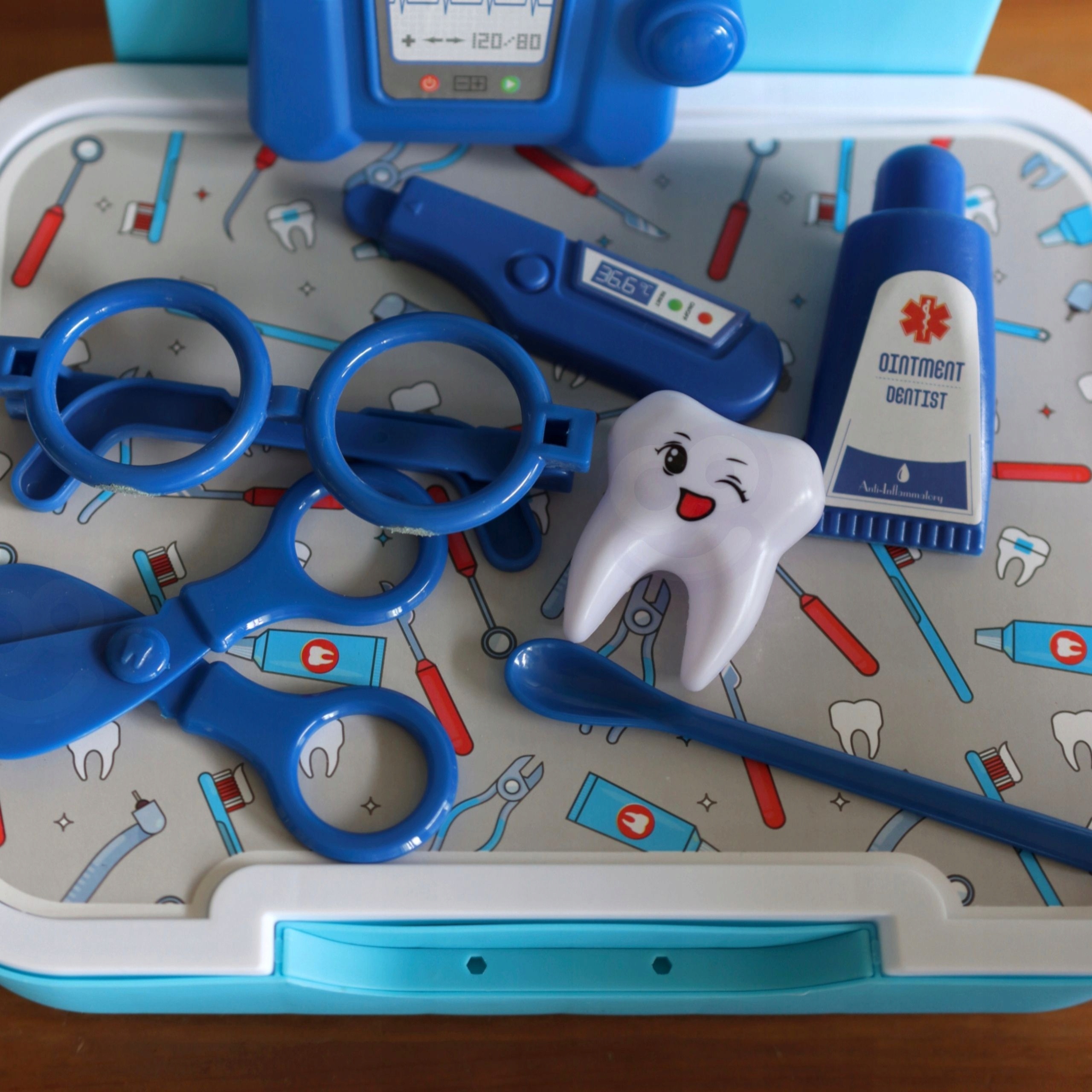 MAŁY DOKTOR ZESTAW MAŁEGO LEKARZA DENTYSTY W WALIZCE 3w1 DLA DZIECI WOOPIE Kod producenta 48013