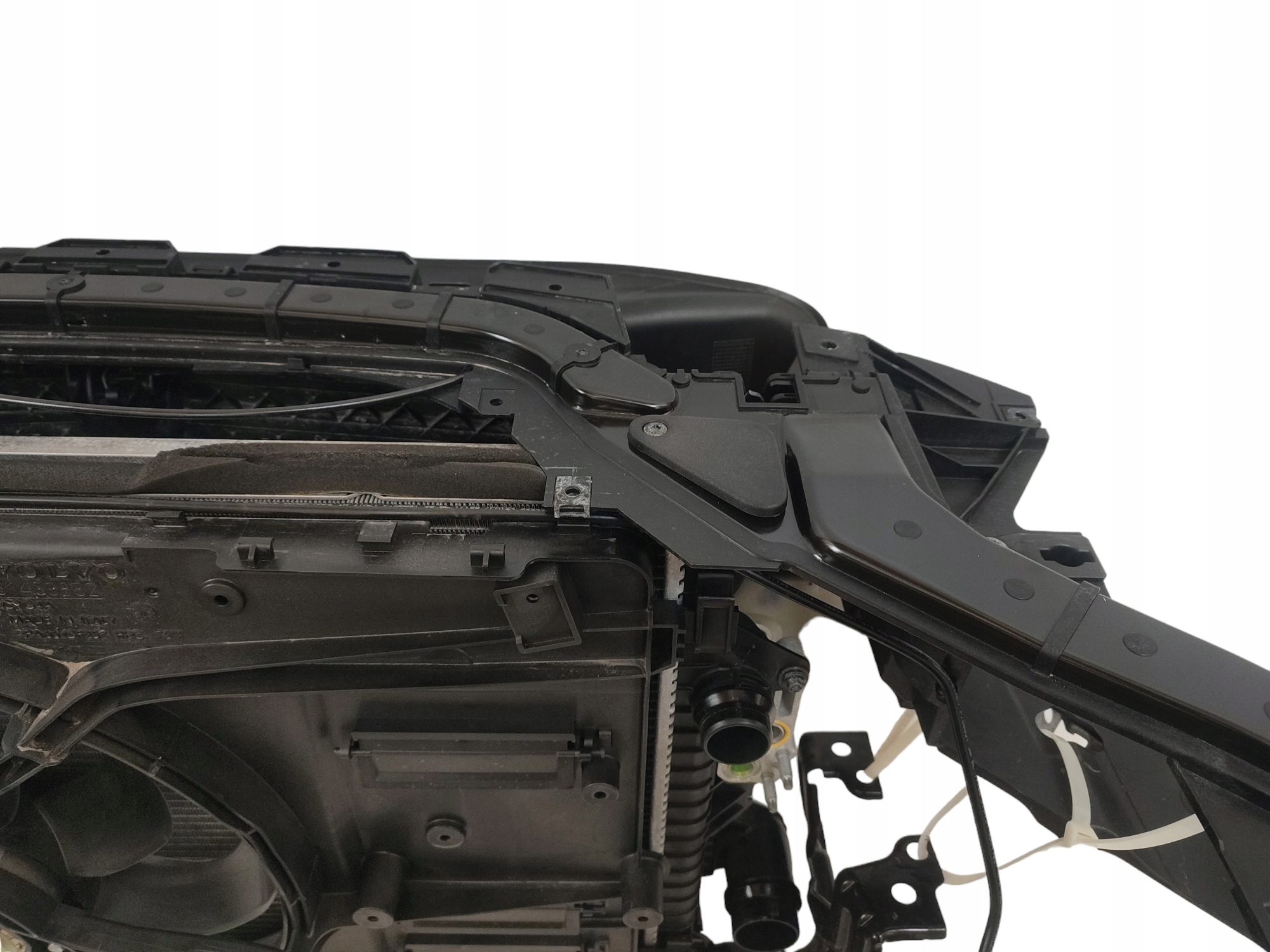 PAS PRZEDNI WZMOCNIENIE BELKA CHŁODNICE VOLVO V40 II LIFT (16-19) 2.0 D2 Jakość części (zgodnie z GVO) O - oryginał z logo producenta pojazdu (OE)