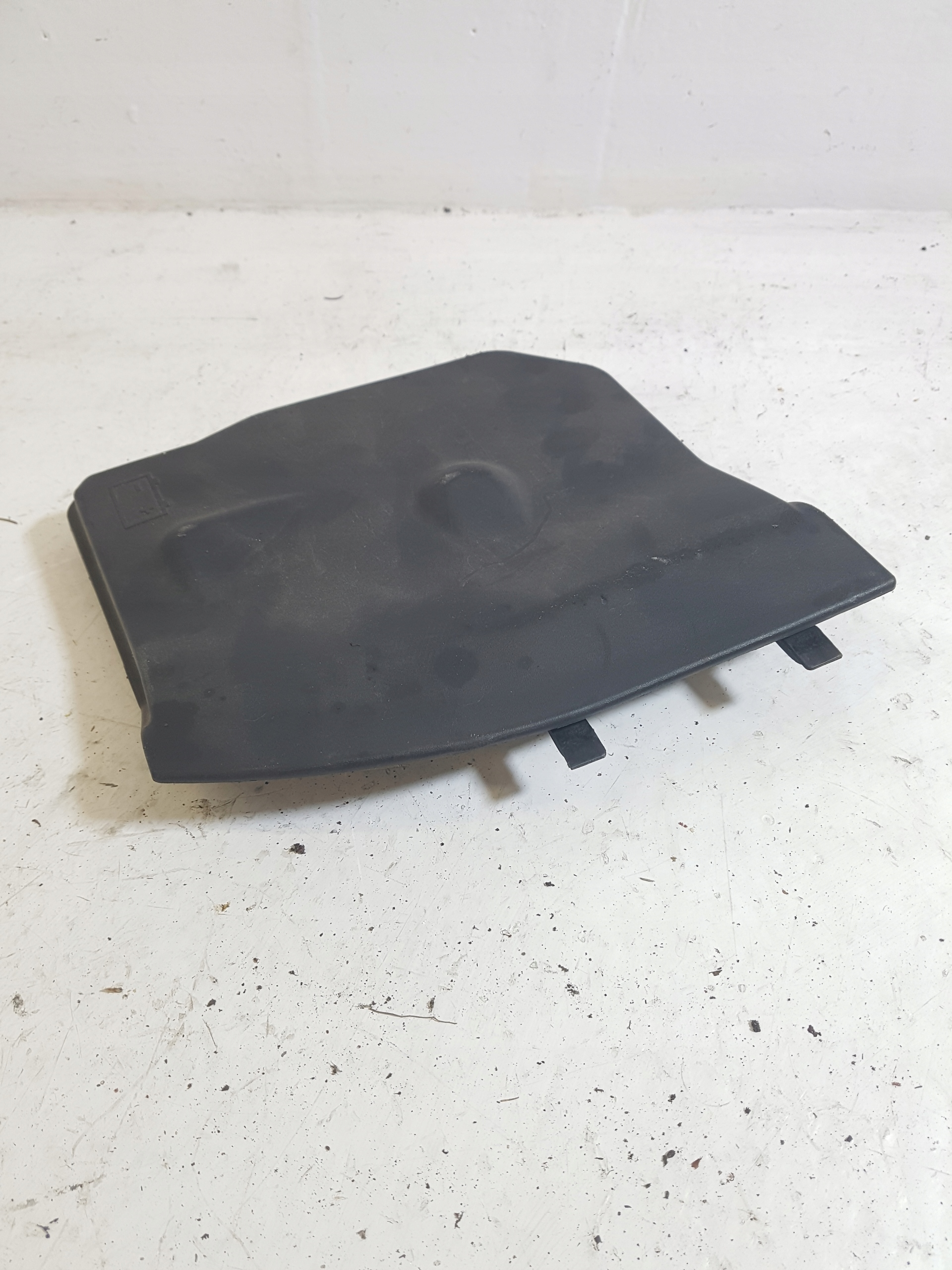 fedél fedél AKUMULATORA VOLVO S60 31265957
