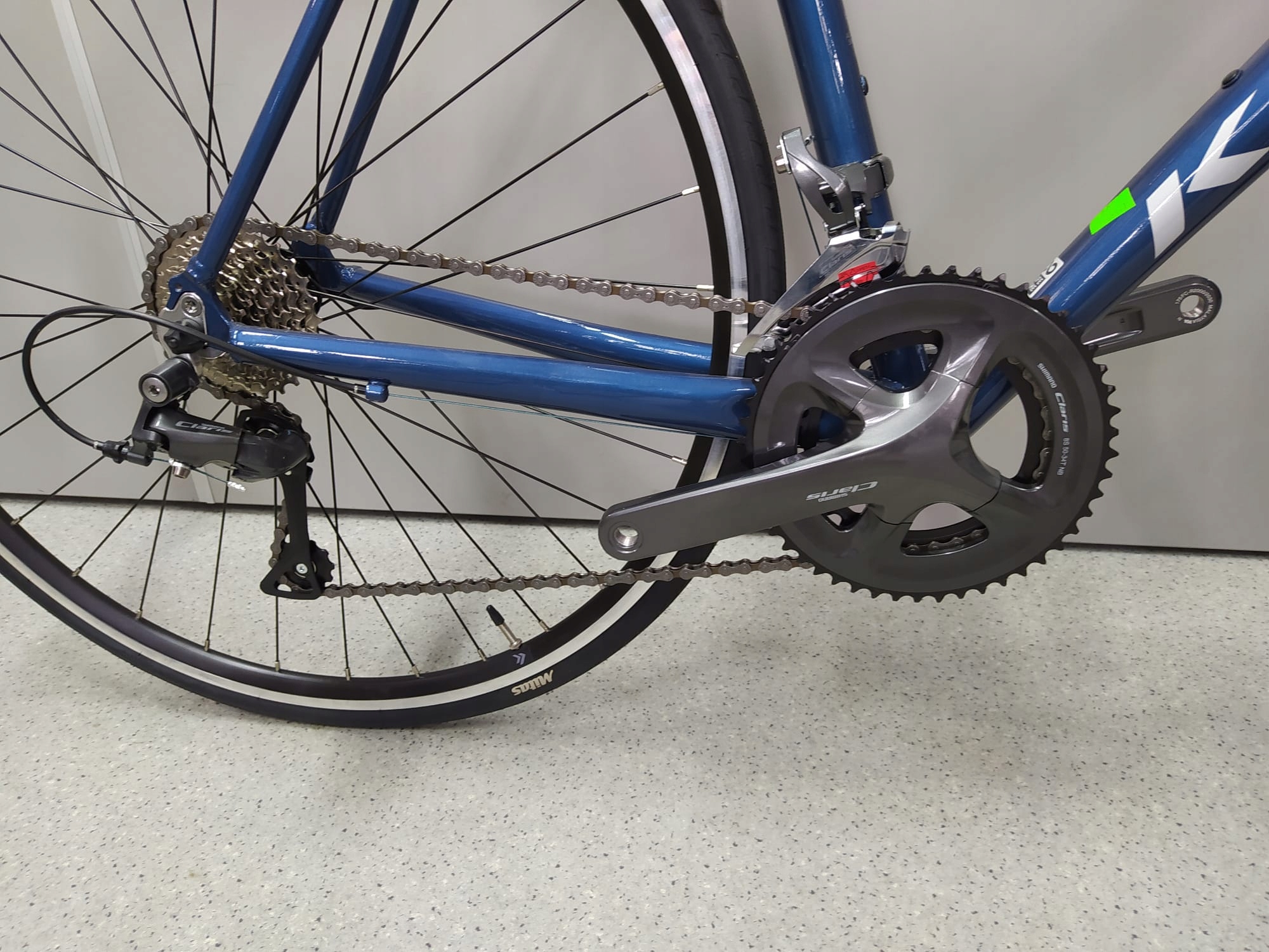 KROSS VENTO 2.0, RAMA 21" M, KOŁA 28" Liczba biegów 16