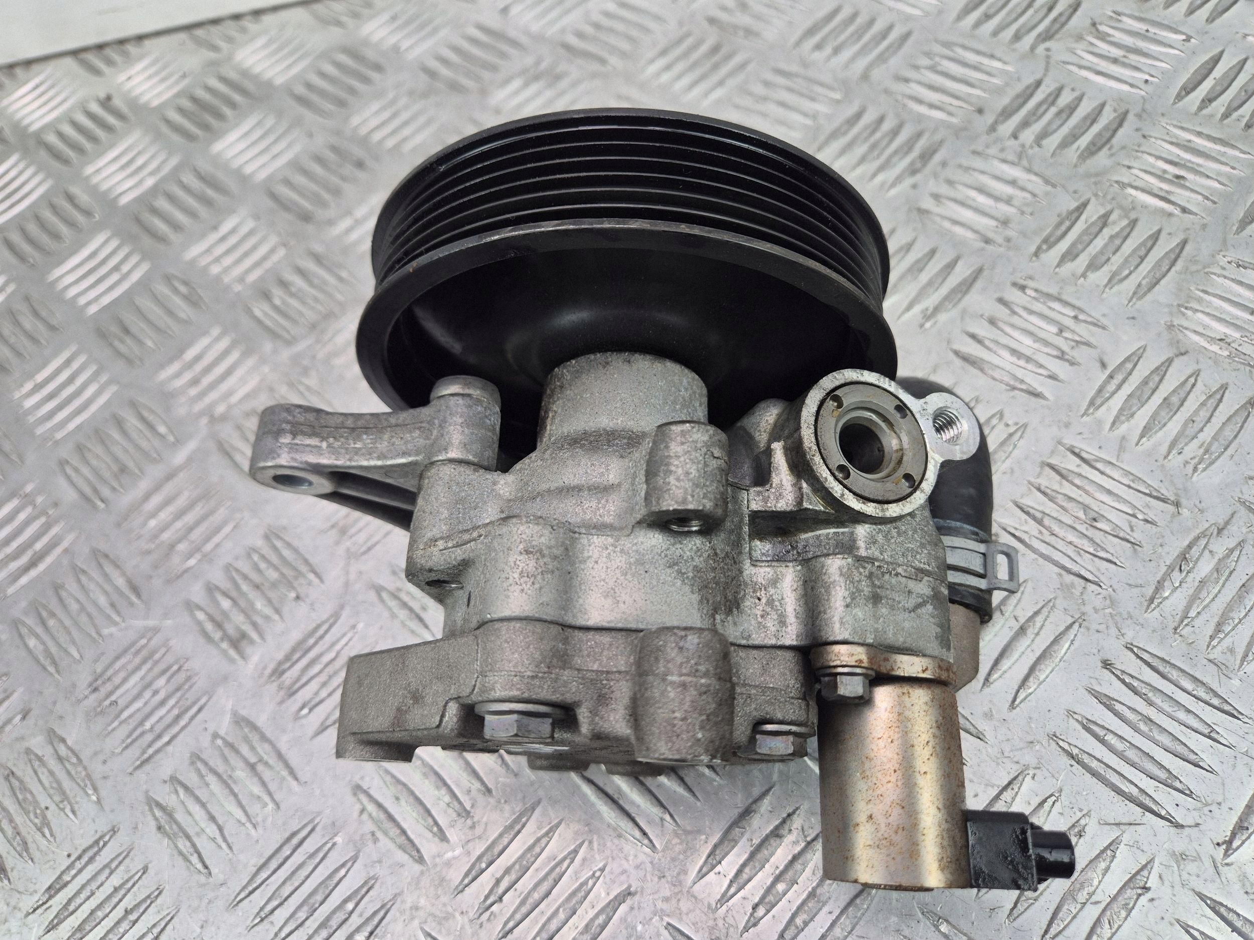 Mercedes E200 CGI W212 M271 Pompa servosterzo A0064666801