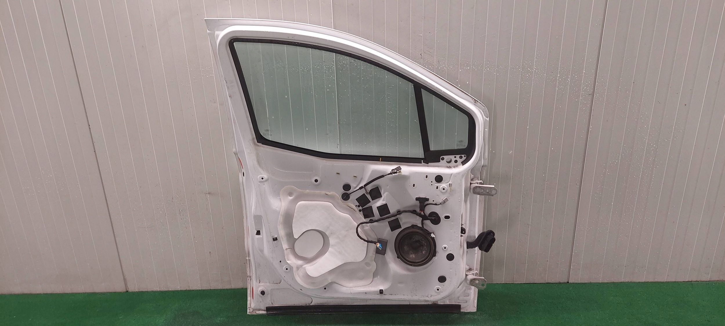door left front FORD TRANSIT COURIER 14-23 LAK: EN FROZEN WHITE