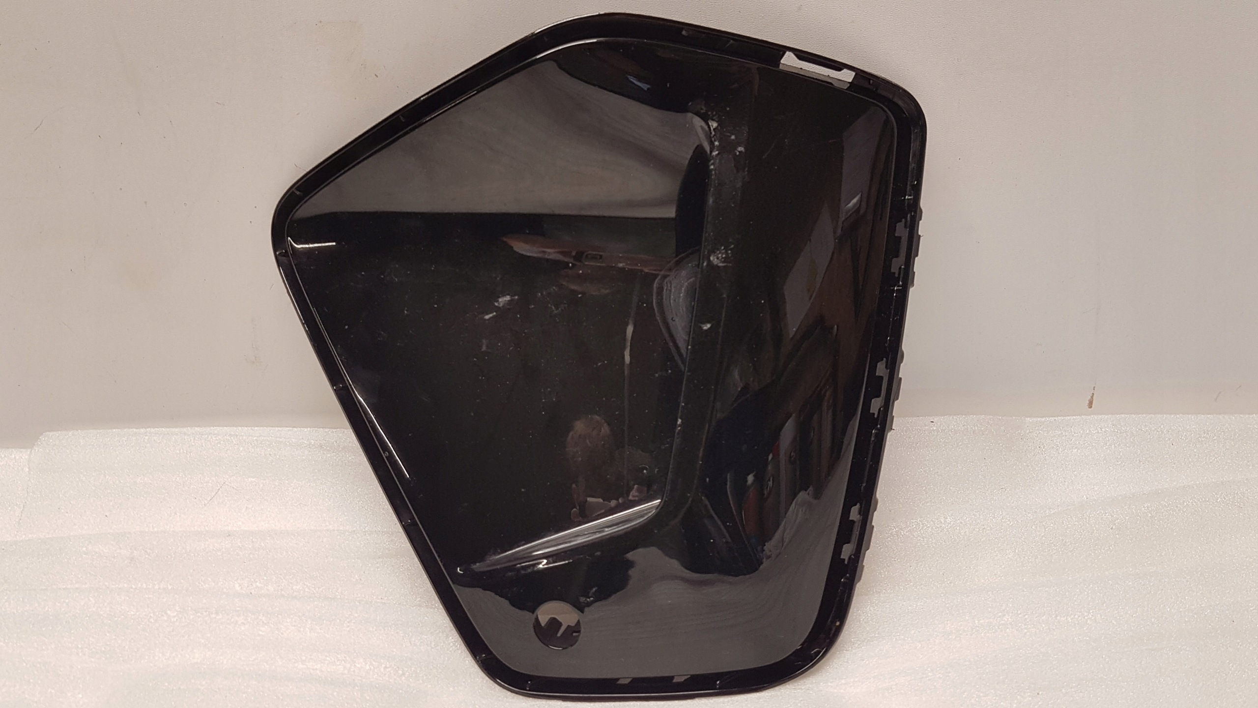 grid of a bumper right front BMW G60 G61 m-packet 8084690