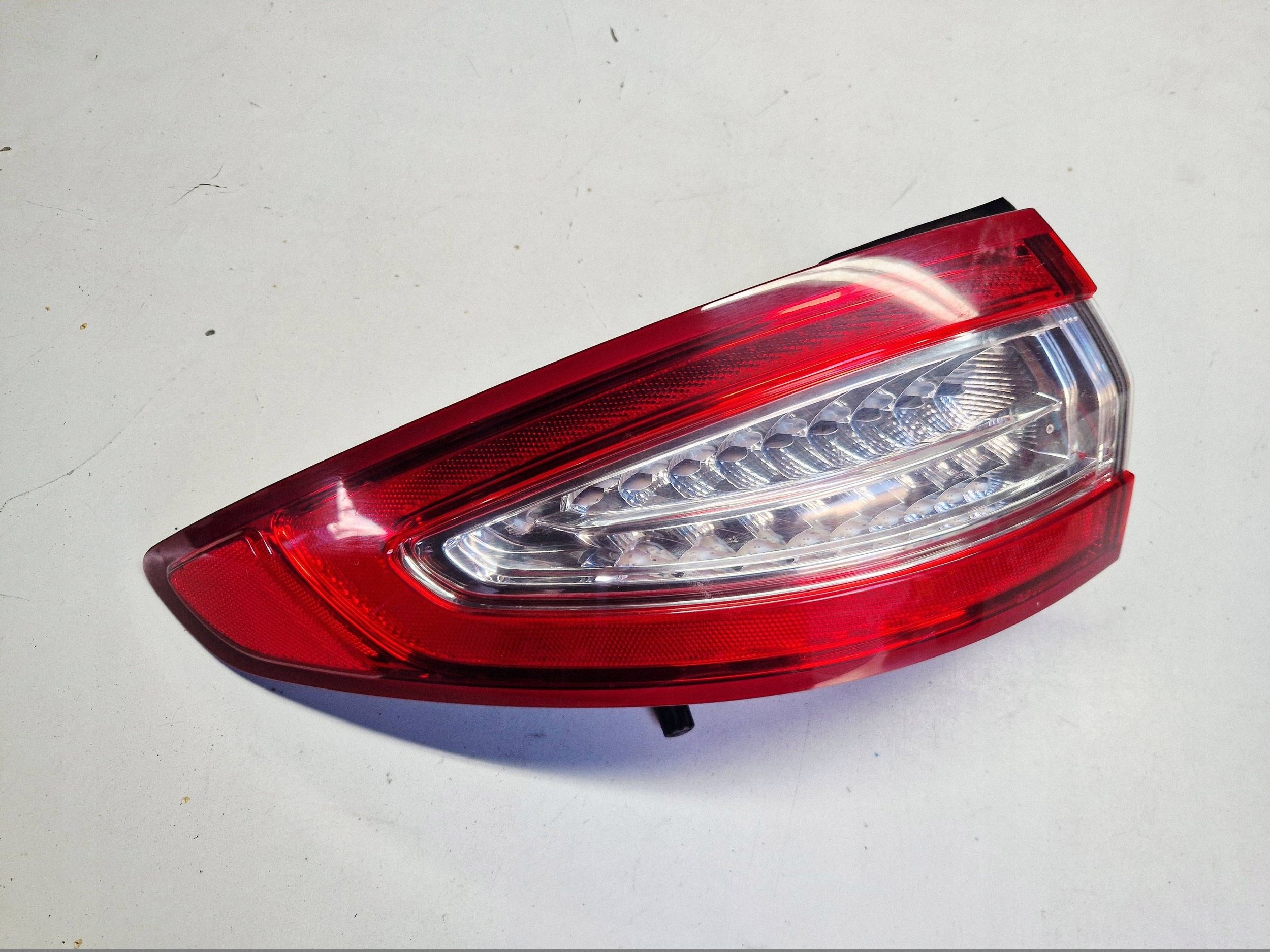 light rear rear part side left Ford Mondeo MK V MK5 HB 5D DS7313405FJ