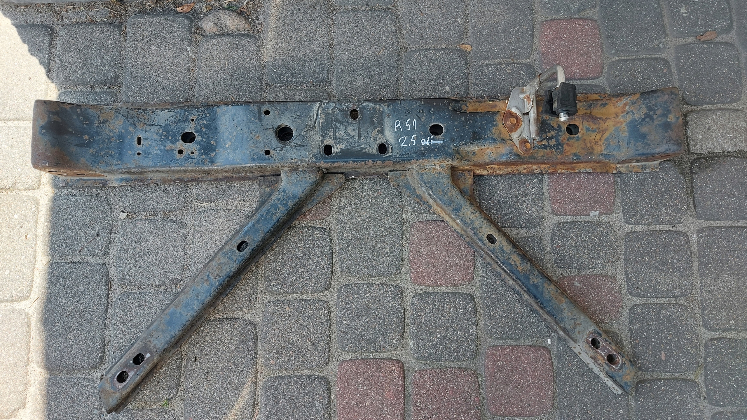 NISSAN PATHFINDER R51 2.5 DCI AUTOMAT BELKA SKRZYNI BIEGÓW