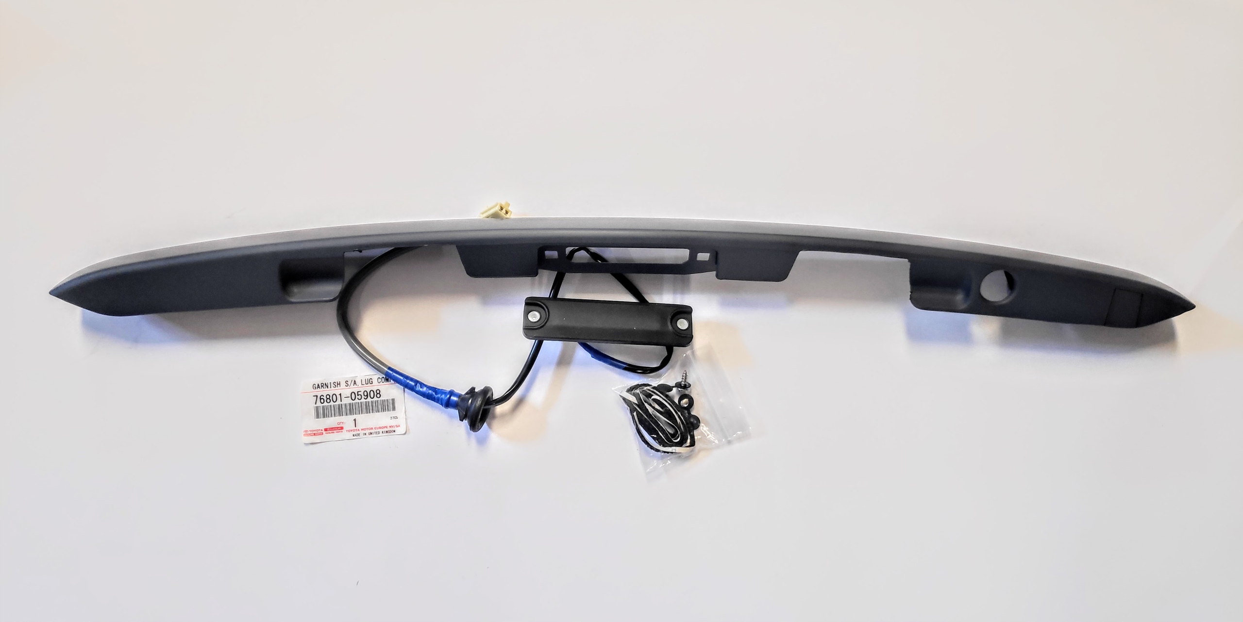 LISTWA BLENDA KLAPY BAGAŻNIKA AVENSIS T25 SEDAN Typ samochodu Samochody osobowe