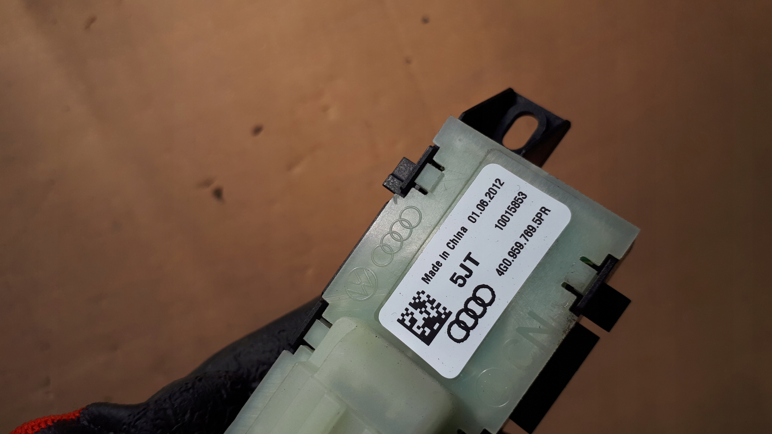 S6 C7 4G A6 SCHALTER PAMIECI SITZ 4G0959769